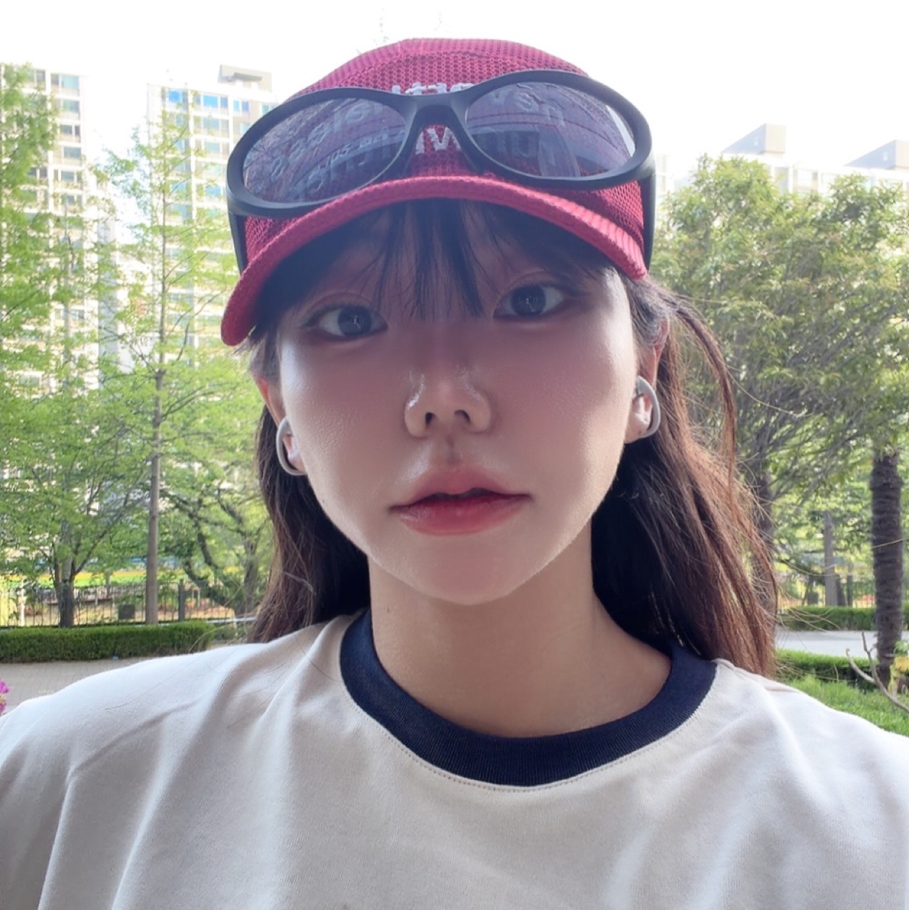 [KREAM 단독] RWR x MEHR Ringer T-Shirt Cream, [KREAM 단독] RWR x MEHR 3inch Shorts Dark Navy 착용 스타일 - 1