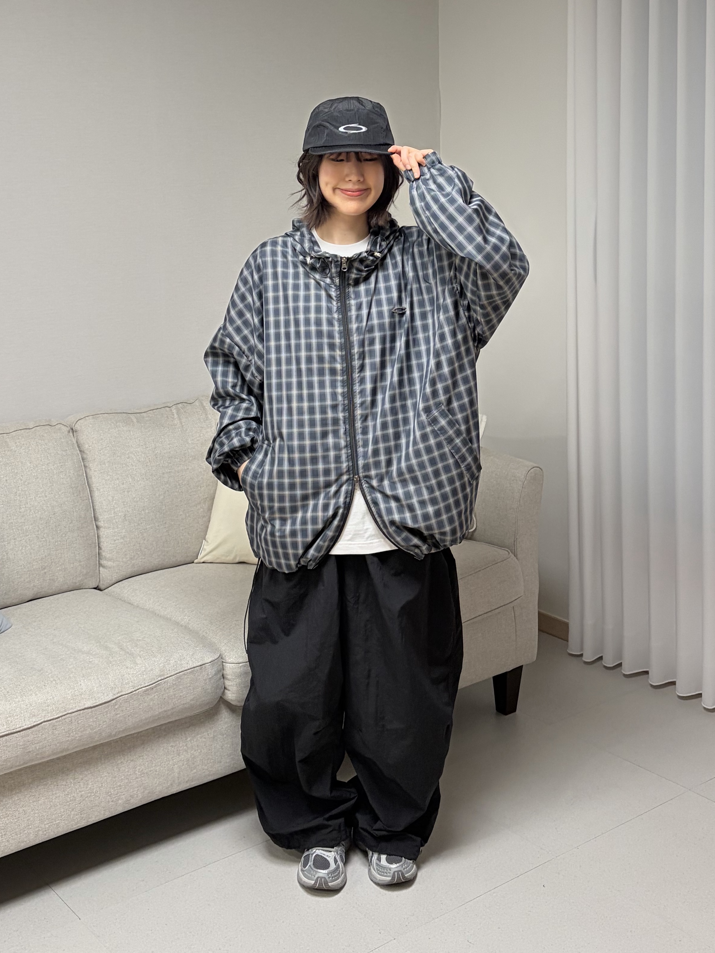 [KREAM 단독] runwhither Reflector Running Cap Black, SPORT CHAMBER SC Square Check Windbreaker NAVY 착용 스타일 - 1