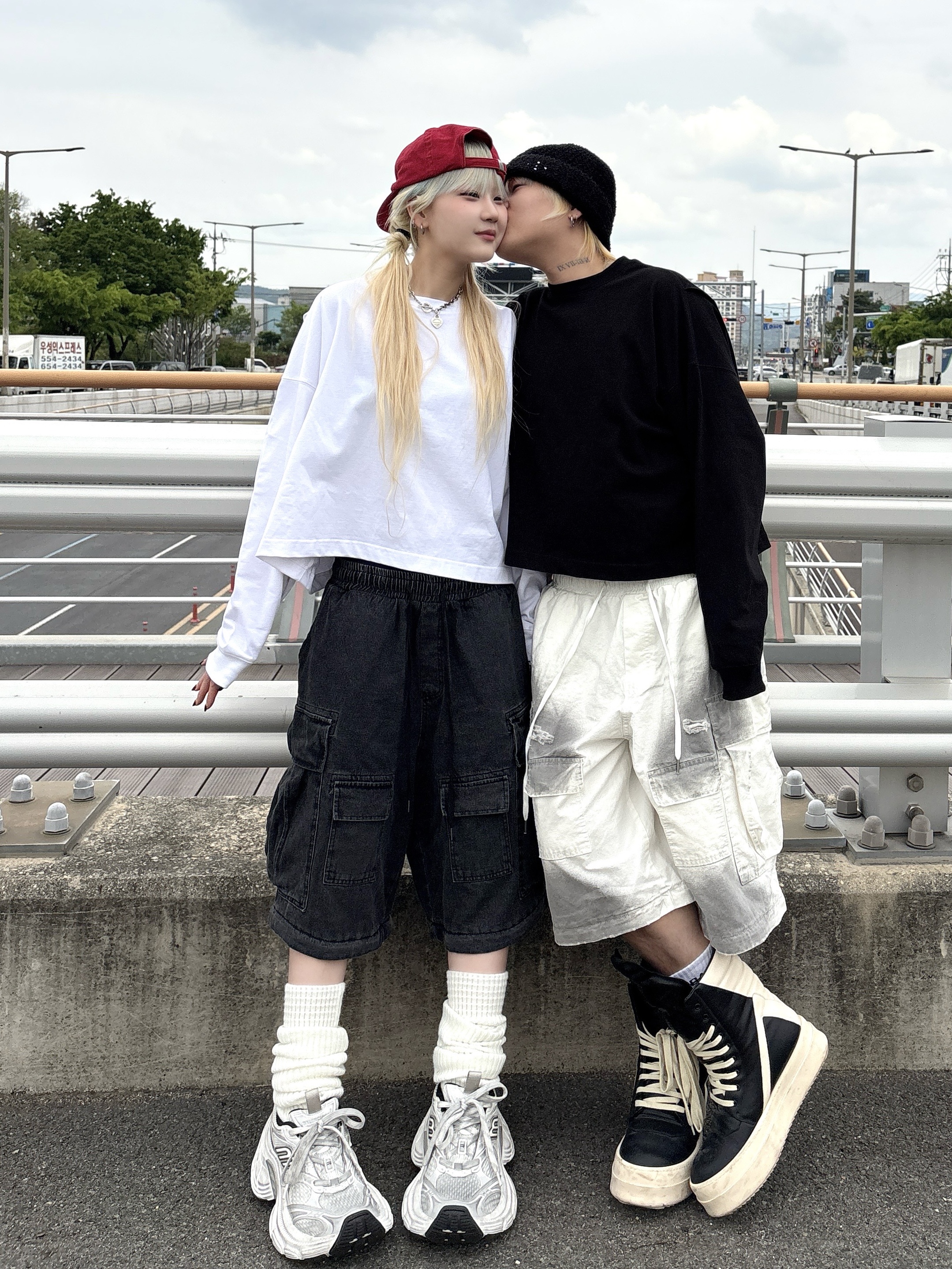 Rick Owens Mega Bumper Geobasket Black Milk, Balenciaga 10XL Sneakers White Grey Silver Black 착용 스타일 - 2