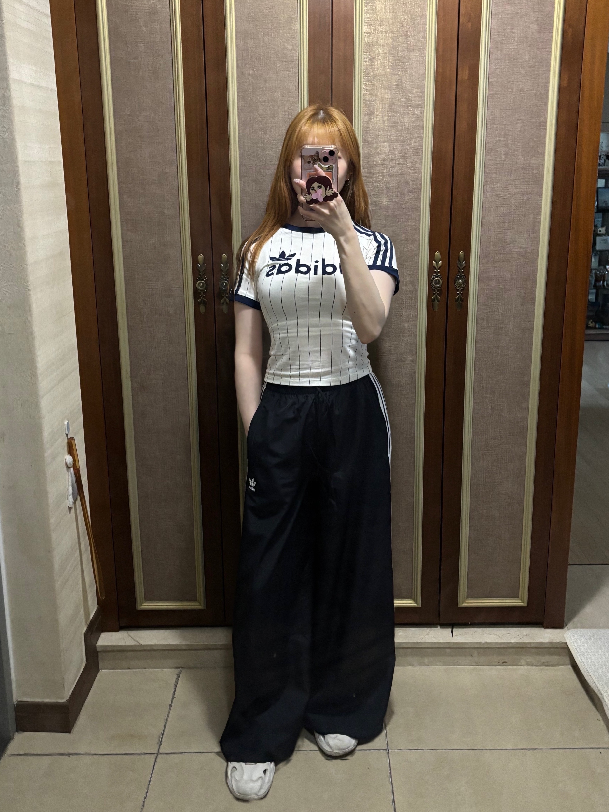 (W) Adidas Linear Cali Graphic T-Shirt Off White Night Indigo - KR Sizing, (W) Adidas Adilenium Season 3 Oversized Track Pants Black - KR Sizing 착용 스타일 - 8
