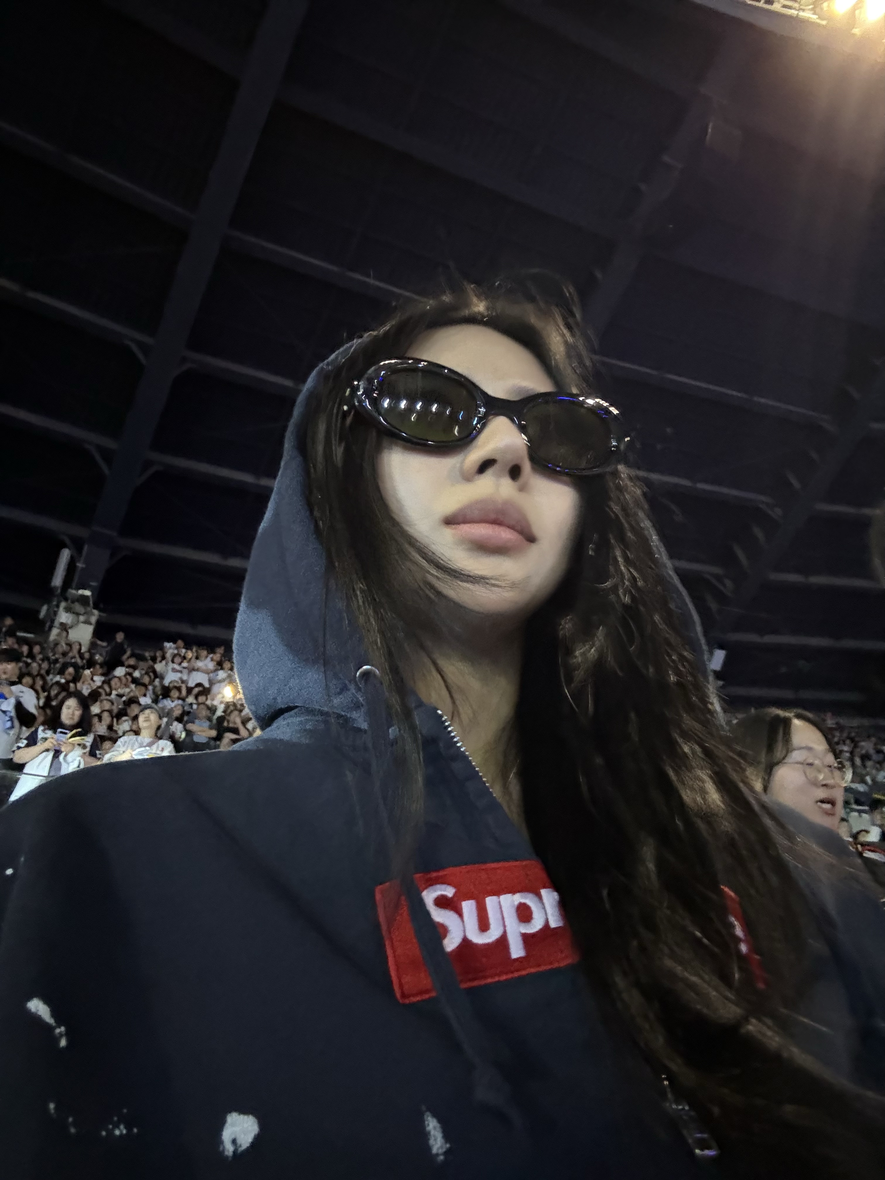 Gentle Monster x Maison Margiela MM107 Black Black, Supreme x MM6 Maison Margiela Box Logo Zip Up Hooded Sweatshirt Navy - 26SS 착용 스타일 - 1