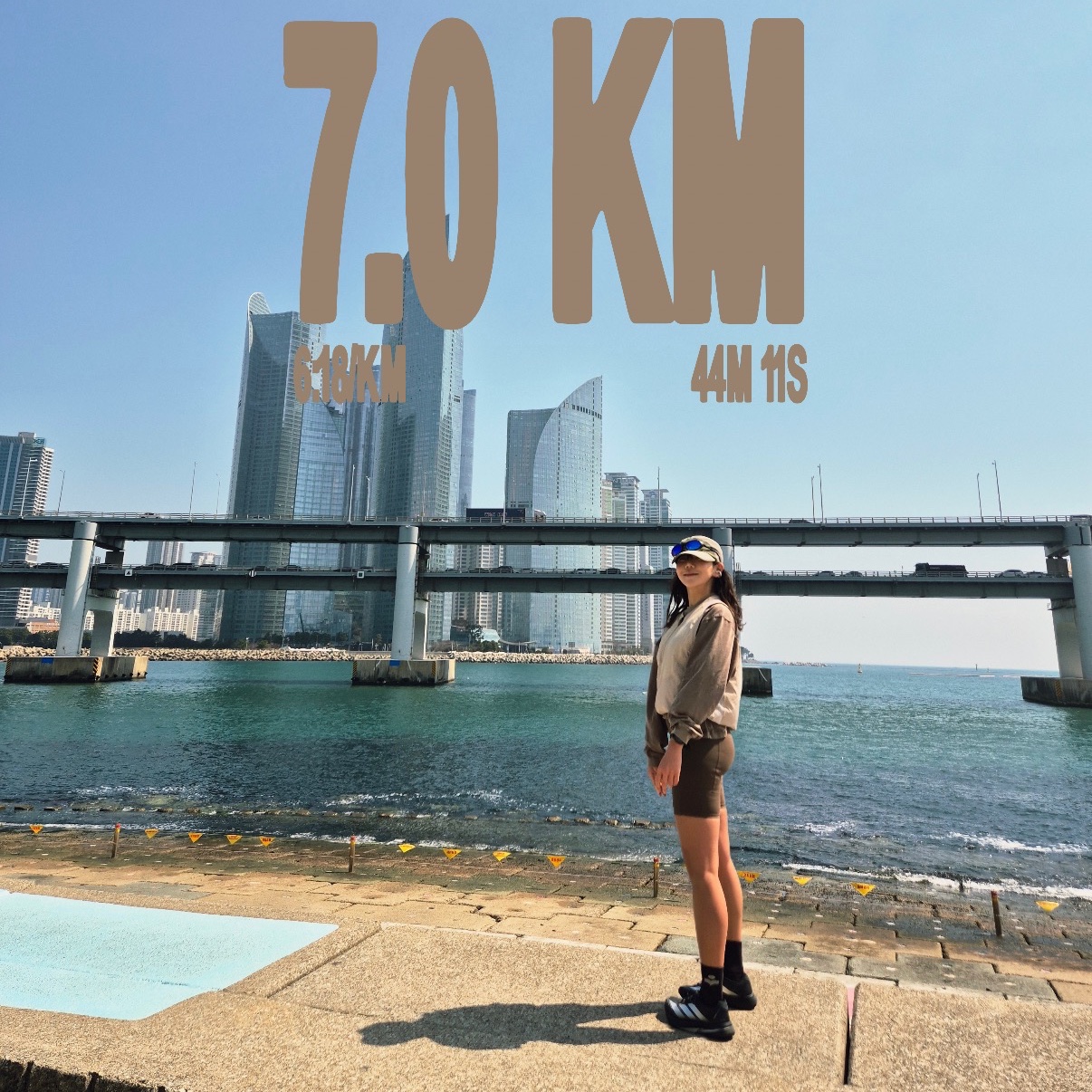 [KREAM 단독] runwhither Running Vest Beige, [KREAM 단독] runwhither Half Tights Brown 착용 스타일 - 1