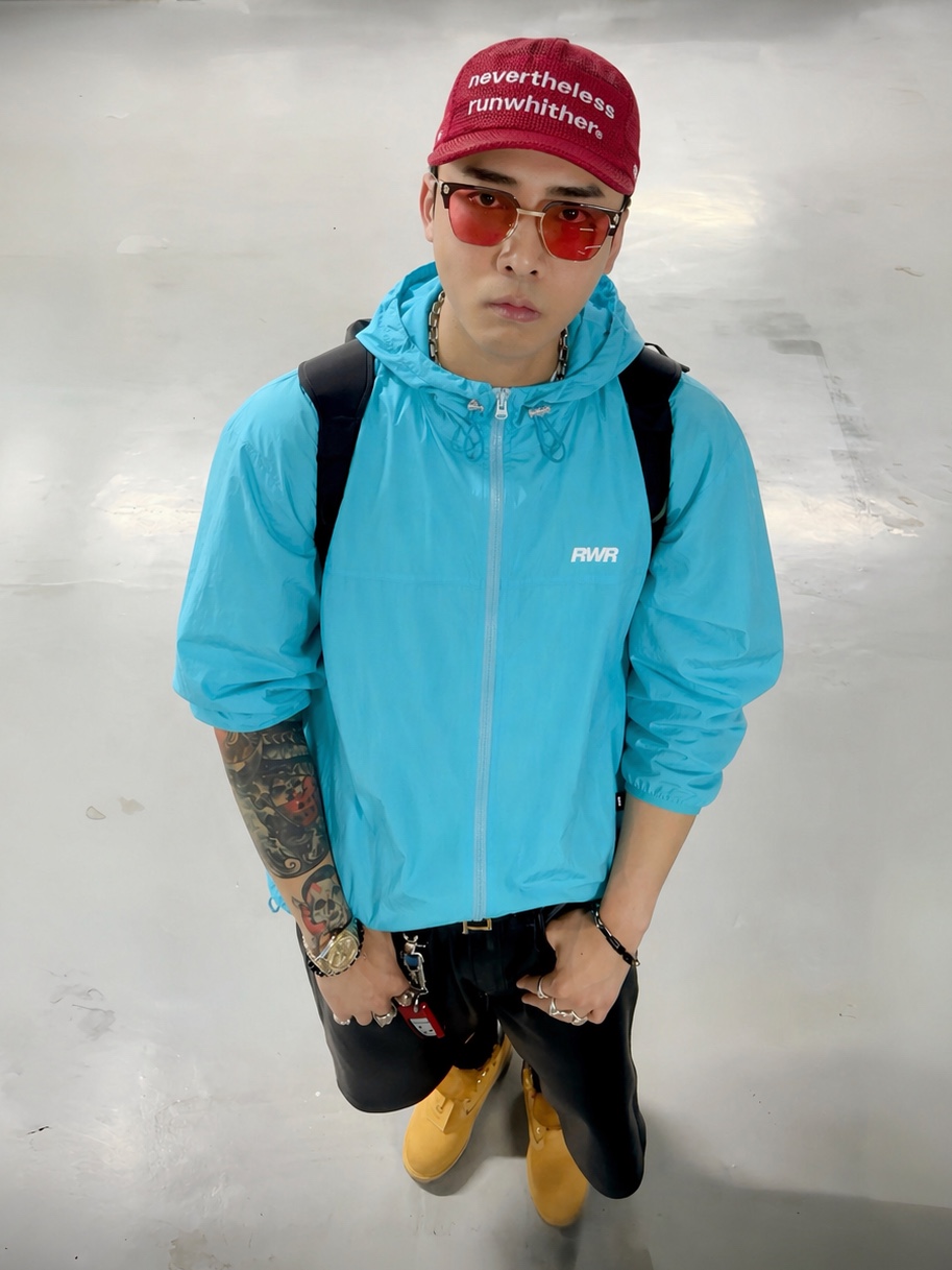 [KREAM 단독] runwhither Mesh Cap Red, [KREAM 단독] runwhither Windbreaker Jacket Scuba Blue 착용 스타일 - 1