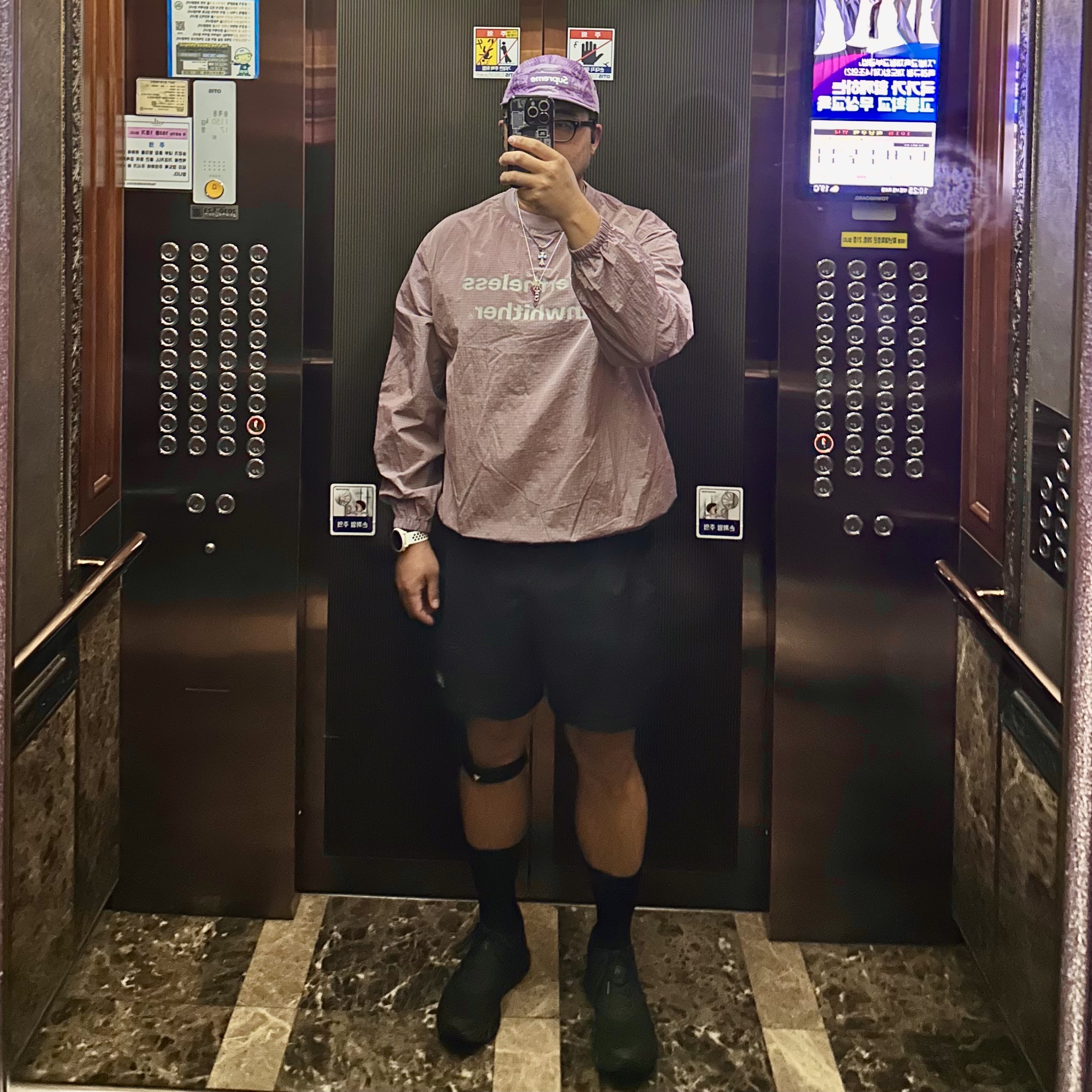 [KREAM 단독] runwhither Windbreaker MTM V2 Purple, On Running Cloudmonster Void Black 착용 스타일 - 1