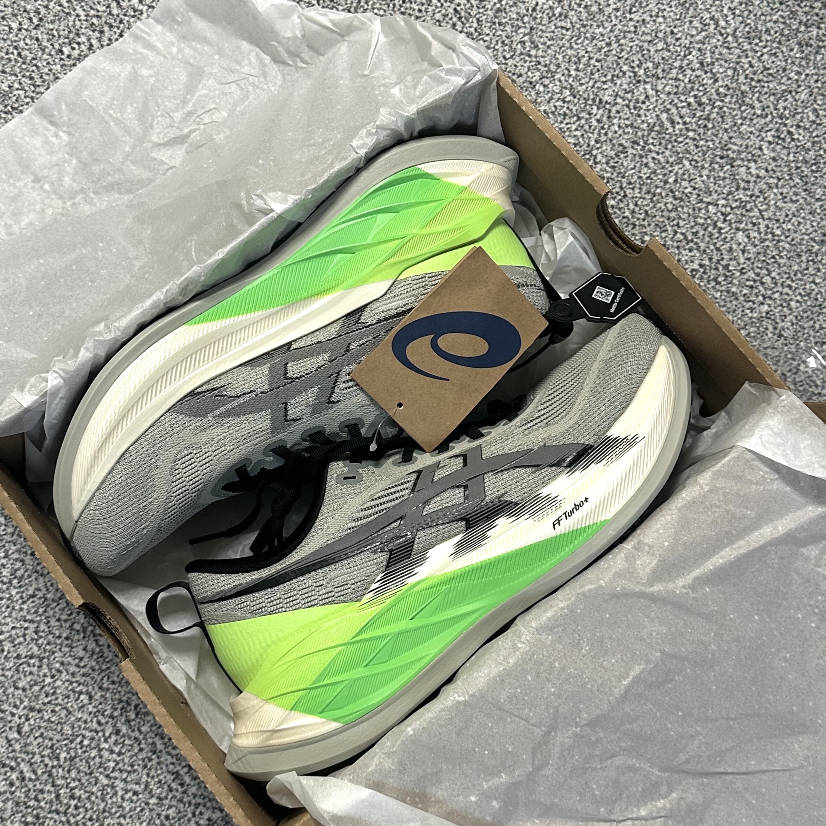 Asics Superblast 2 Lite Show CN White Sage Carbon 착용 스타일