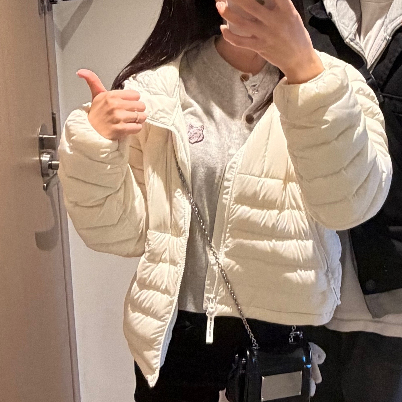 (W) Maison Kitsune Bold Fox Head Patch Regular Cardigan Light Grey Melange, Matin Kim Classic Chain Quilting Mini Bag Black 착용 스타일