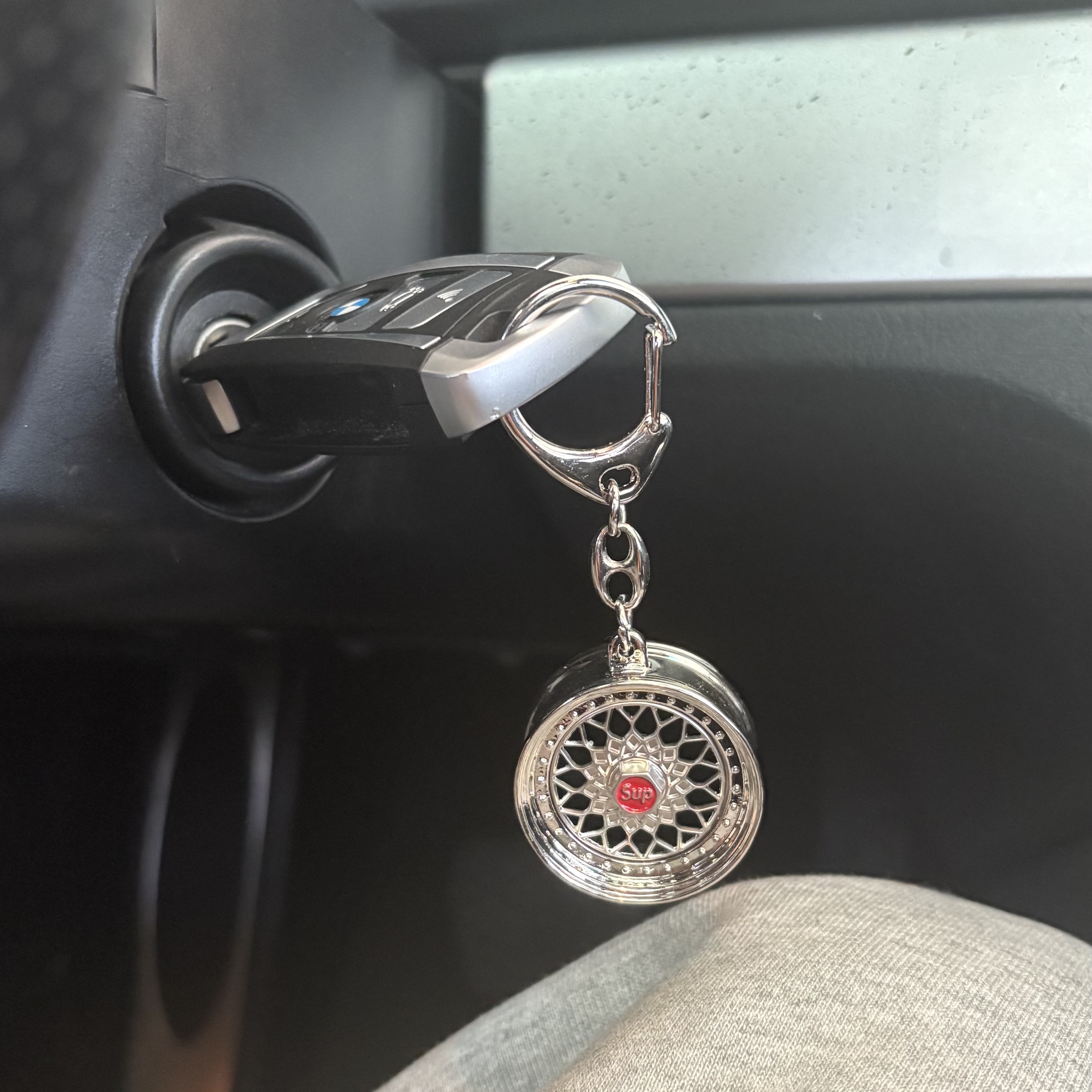 Supreme x BBS RS Rim Keychain Chrome - 25FW 착용 스타일 - 2