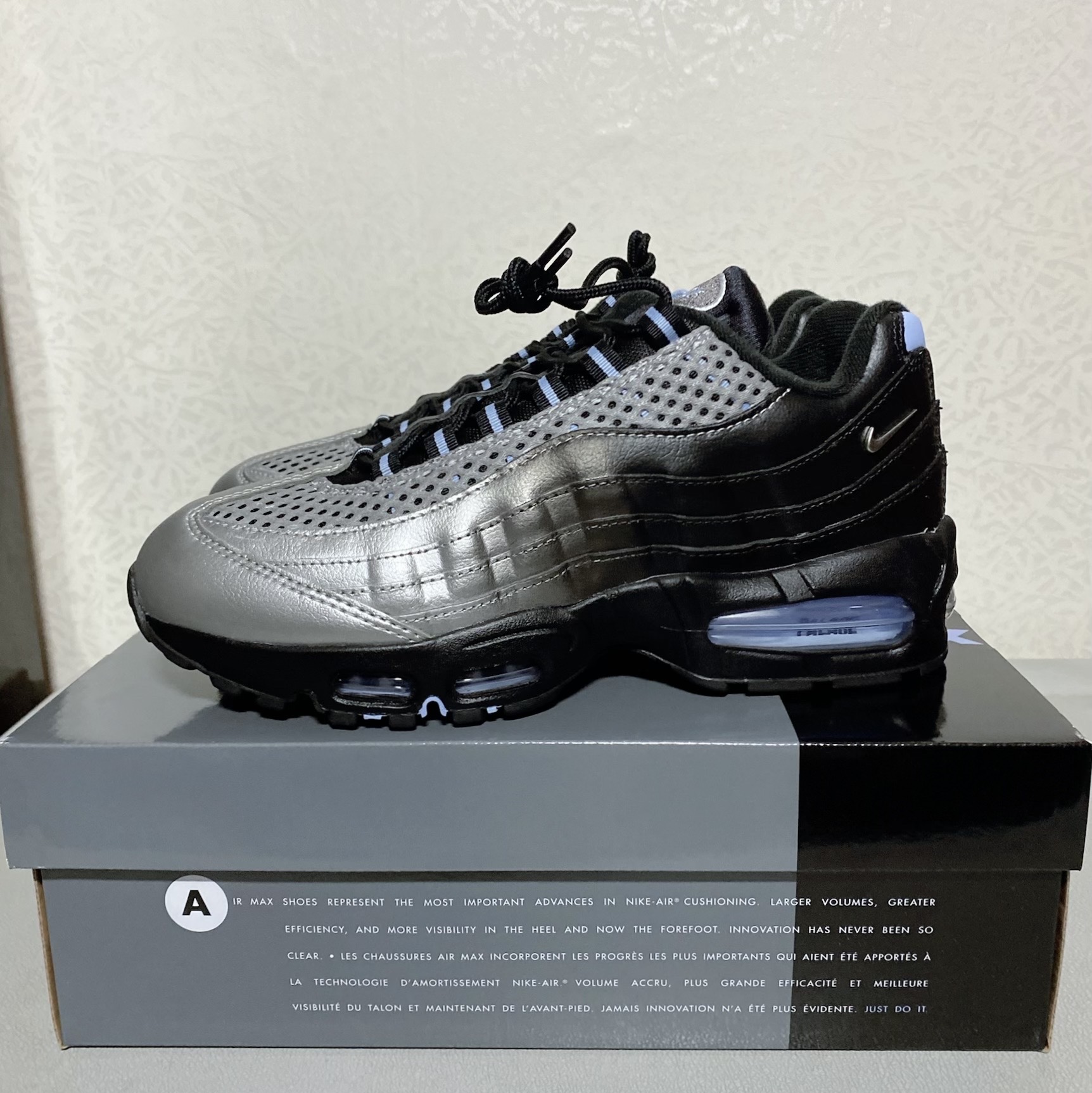 Nike x Palace Air Max 95 Metallic Silver Aluminum 착용 스타일