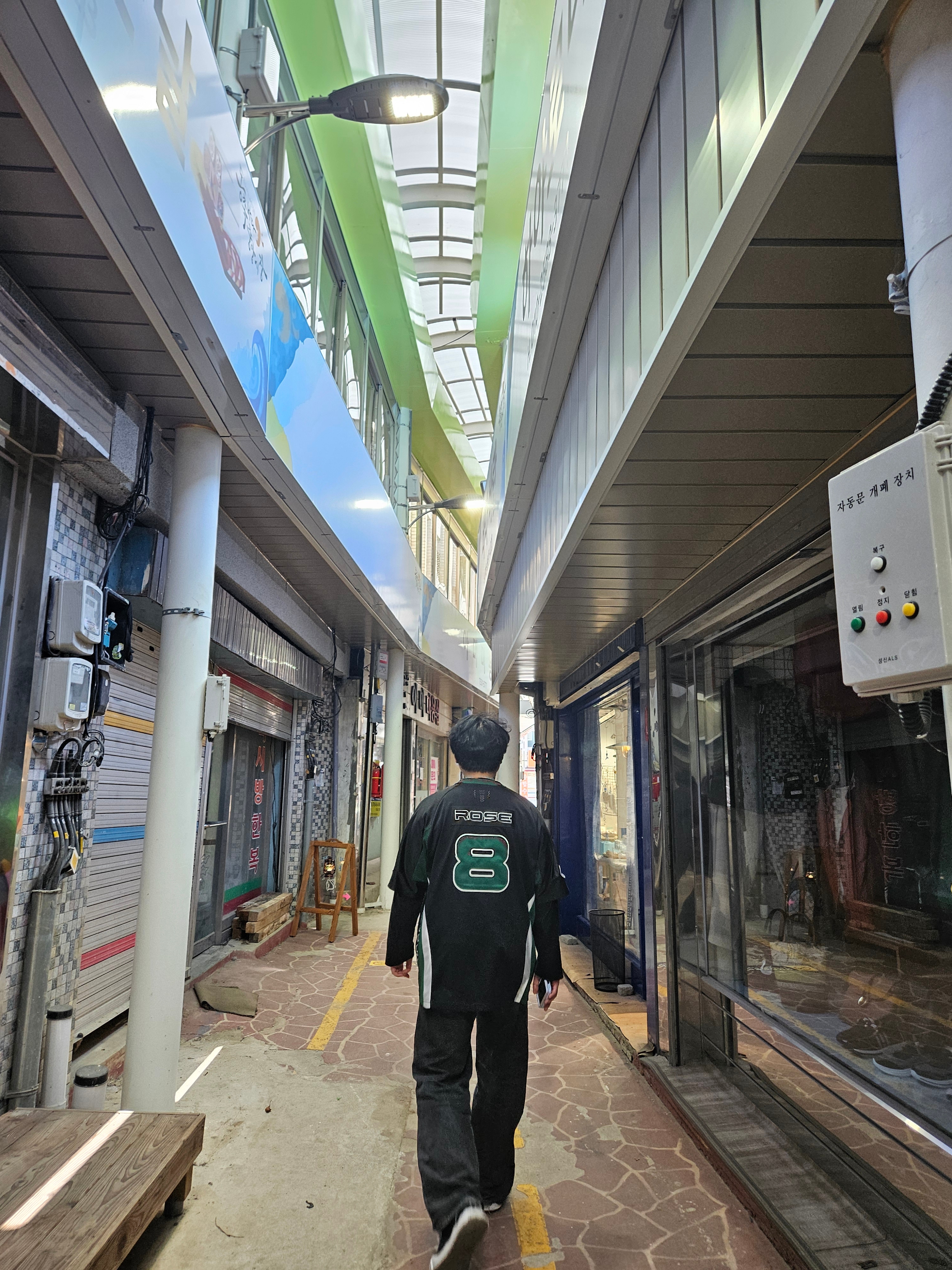 Supreme x Martine Rose Football Jersey Black - 24FW, Maison Mihara Yasuhiro Peterson OG Sole Canvas Low Sneakers Green 착용 스타일