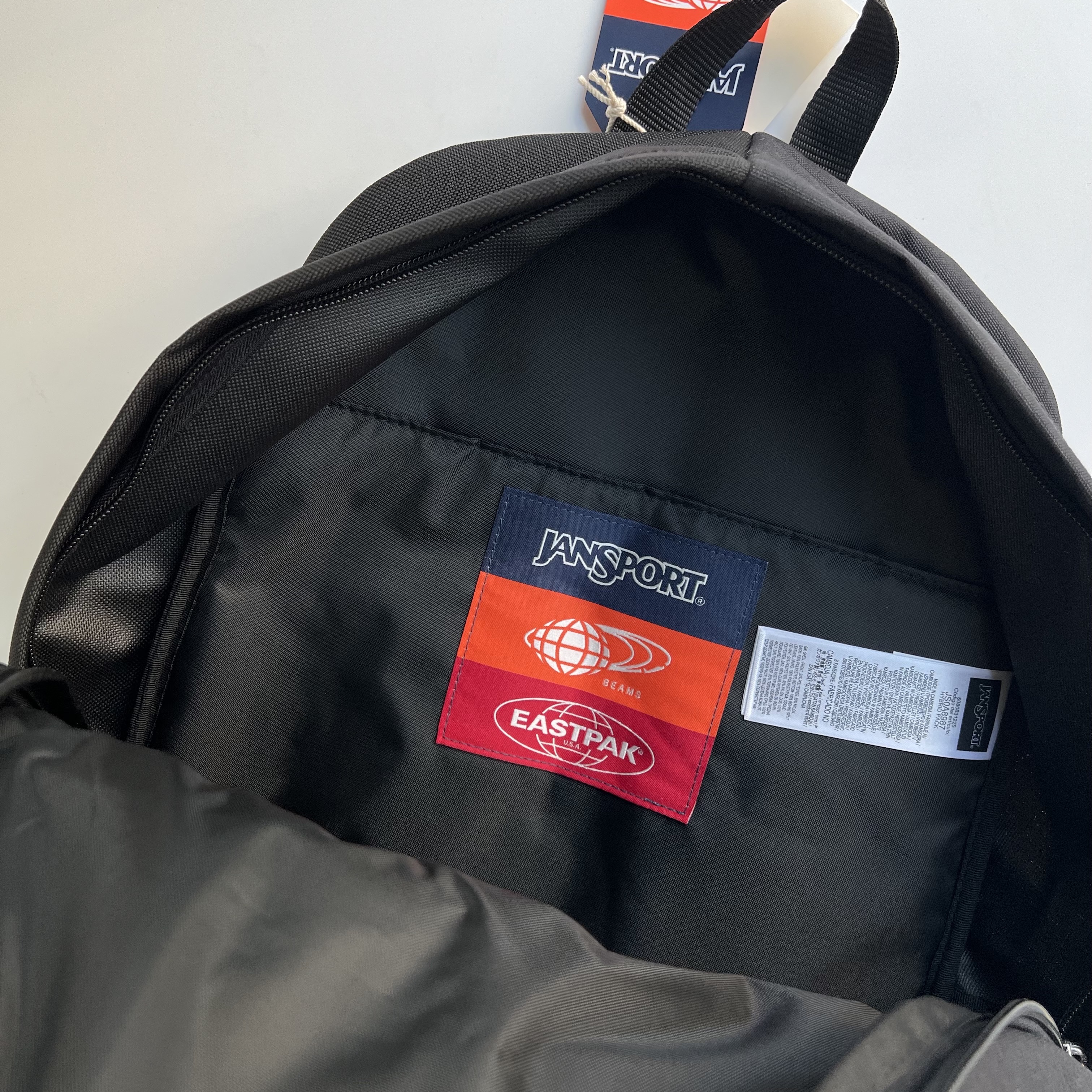 Jansport x Eastpak Hybrid Pack Backpack Black Black, Jansport x Eastpak Hybrid Pack Backpack Green Navy 착용 스타일 - 6