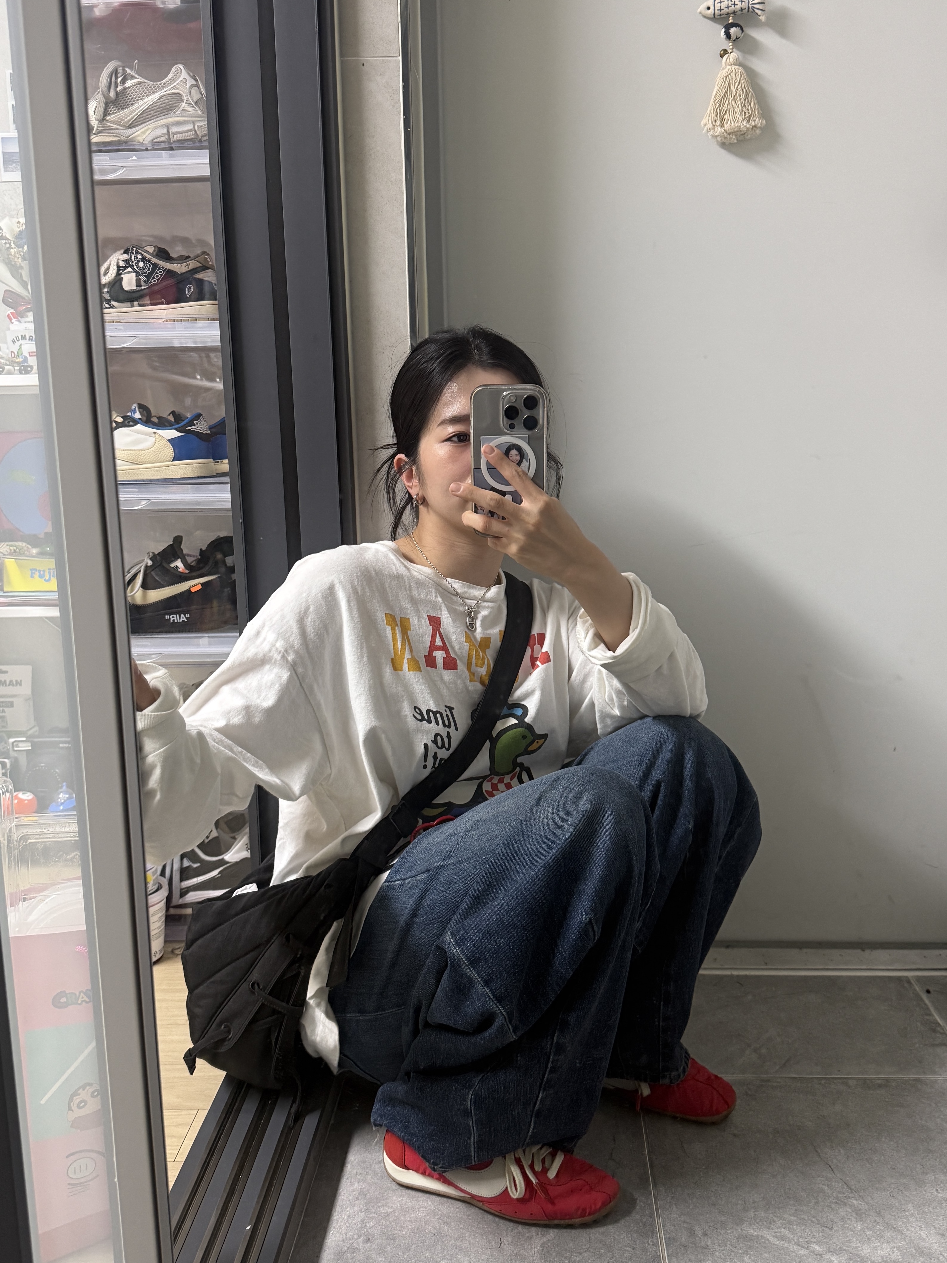 Lemaire WR Nylon Canvas Small Soft Game Bag Dark Chocolate, Nike x Jacquemus Moon Shoe SP University Red and Bicycle Yellow 착용 스타일 - 1