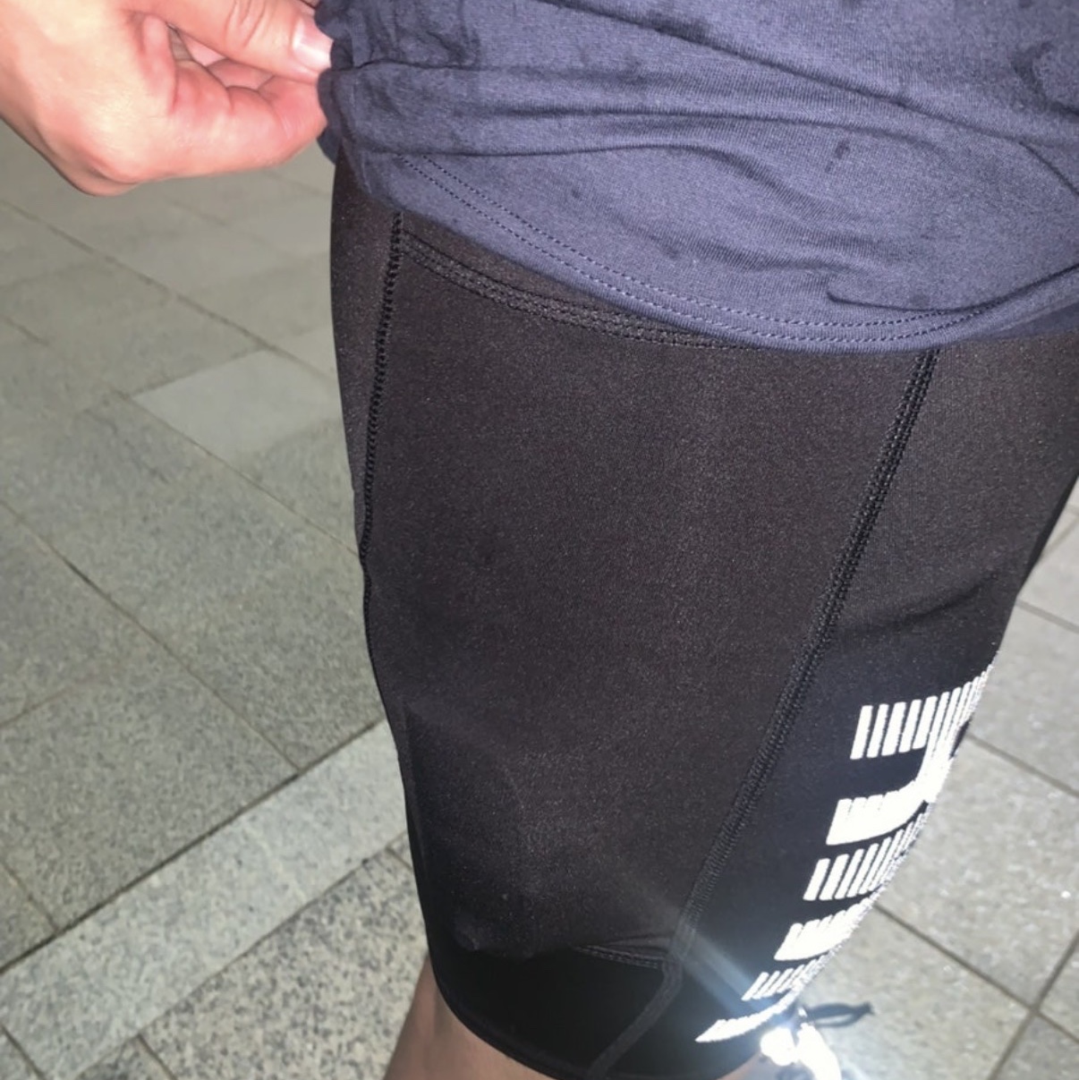 [KREAM 단독] runwhither Half Tights Black 착용 스타일 - 2