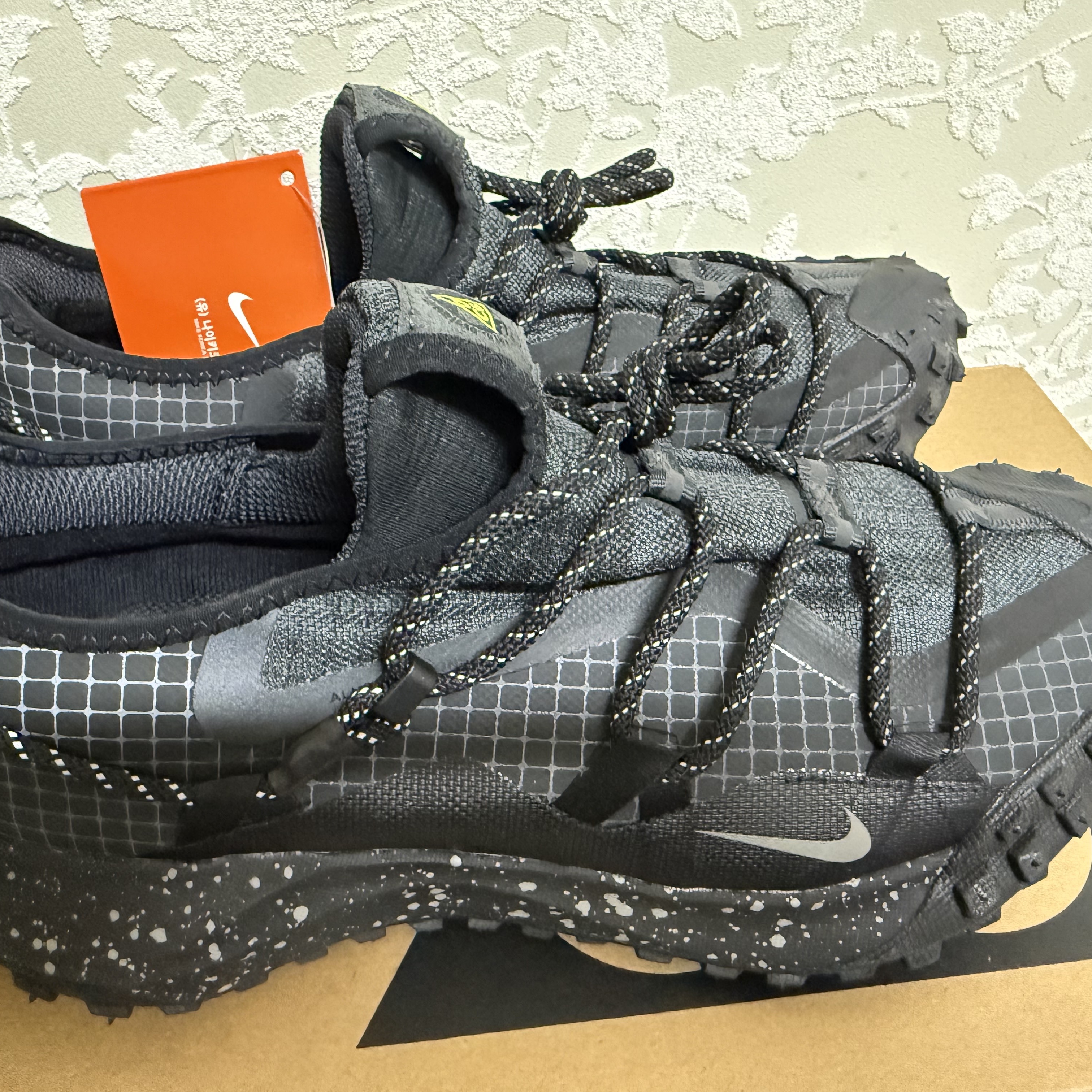 Nike ACG Mountain Fly Low Gore-Tex SE Dark Smoke Grey 착용 스타일 - 3