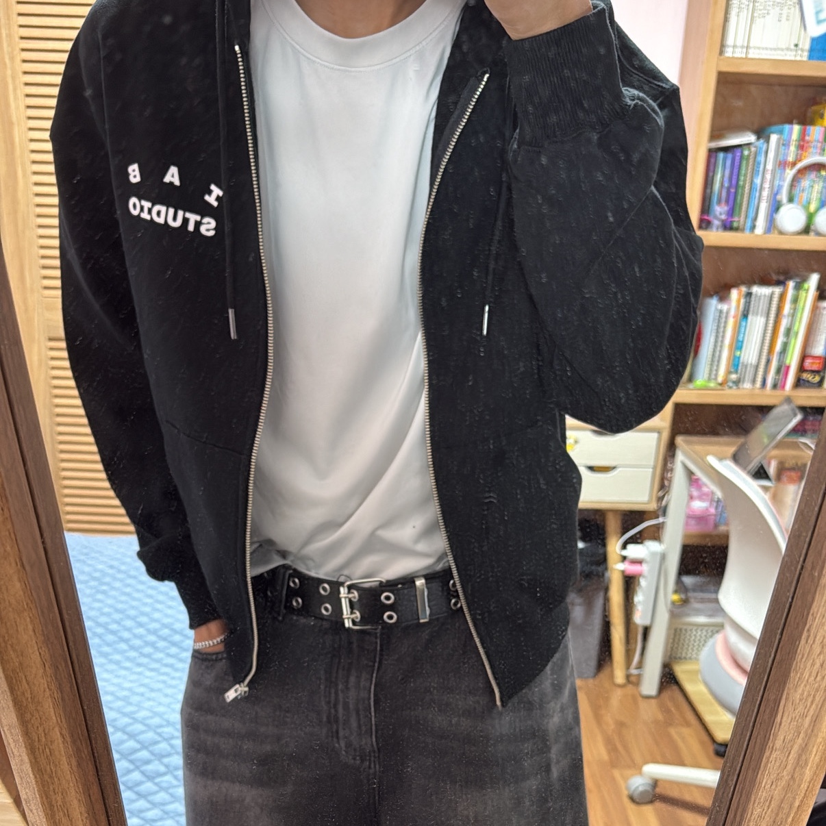 IAB Studio Zip-Up Hoodie Black - 26SS 착용 스타일 - 2