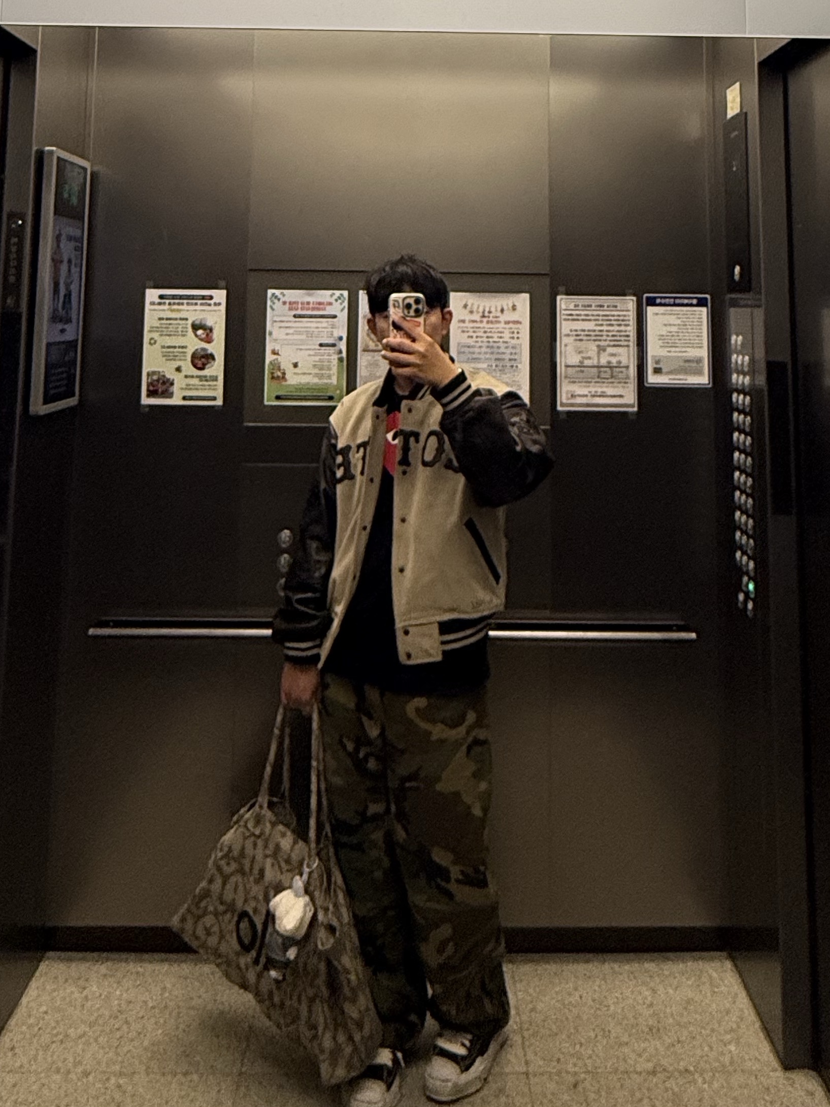 Supreme Jacquard Logos Double Knee Denim Painter Jean Woodland Camo - 25FW, Alo Yoga Iconic Shopper Tote Bag Grey Tiedye 착용 스타일