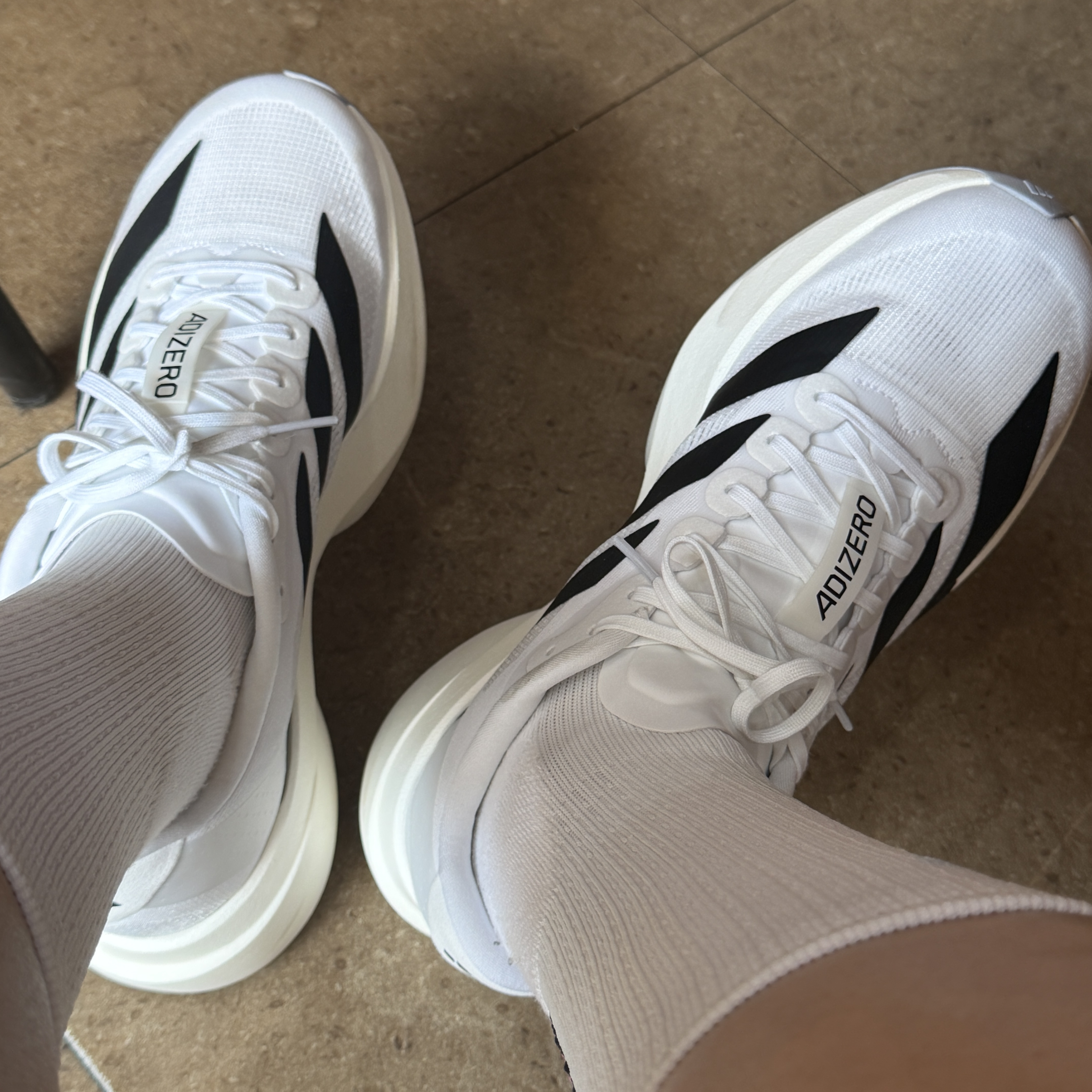 Adidas Adizero EVO SL Cloud White Core Black 착용 스타일