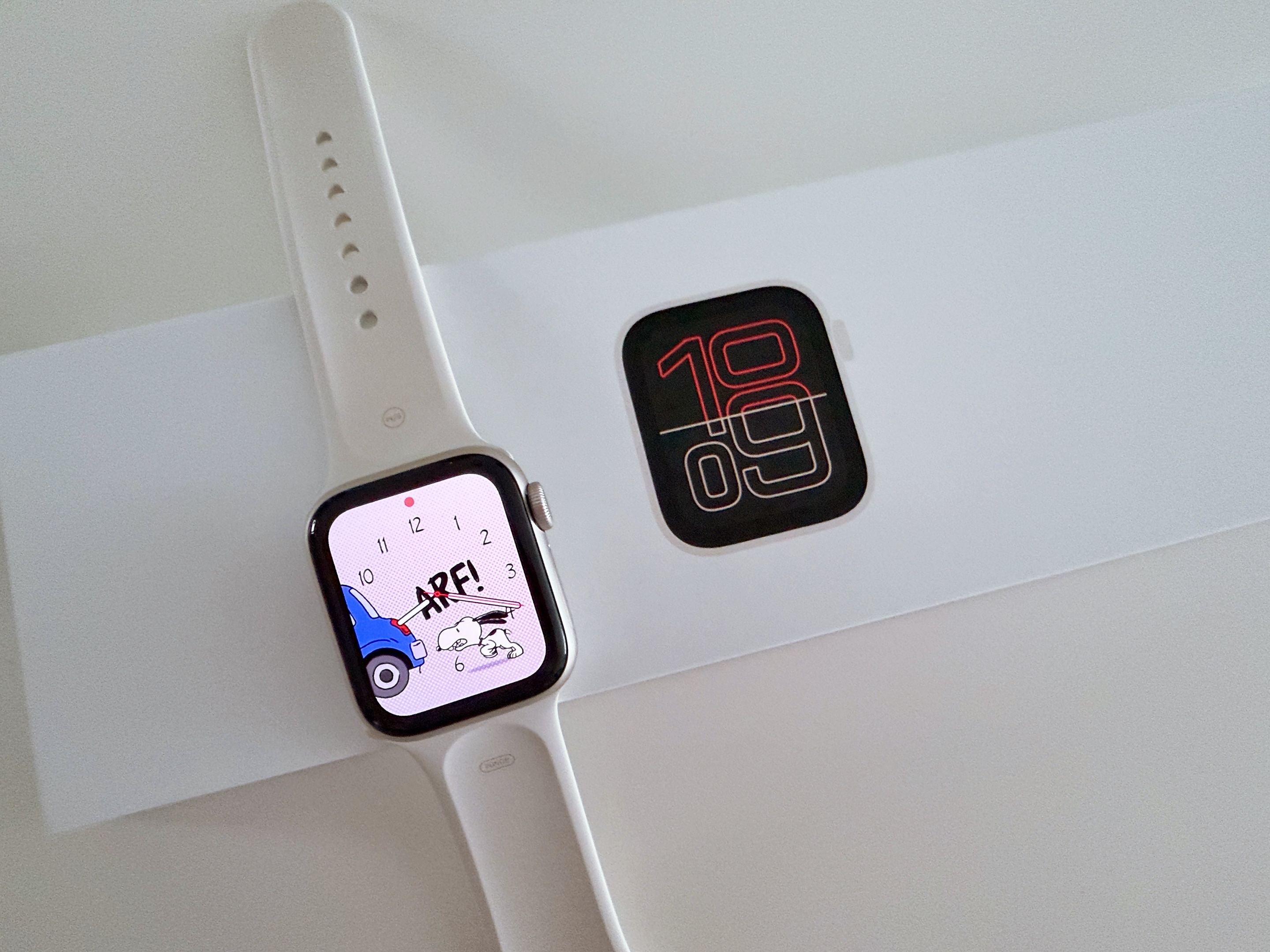 Apple Watch Series SE 3rd 40mm GPS Starlight Aluminum Case with Sport Band S/M Starlight (Korean Ver.) 착용 스타일 - 2
