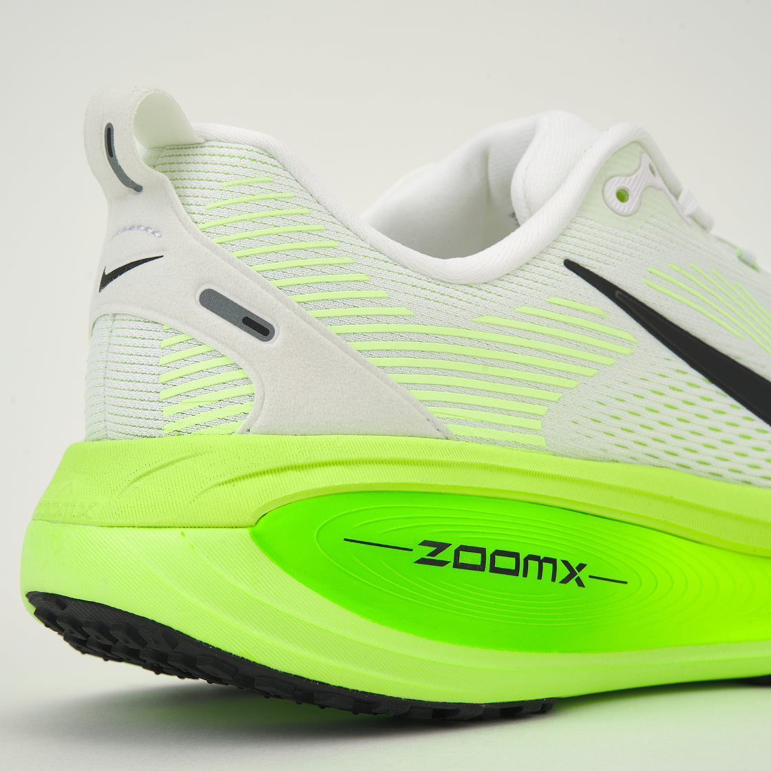 (W) 나이키 보메로 18 화이트 일렉트릭 그린((W) Nike Vomero 18 White Electric Green) - 8