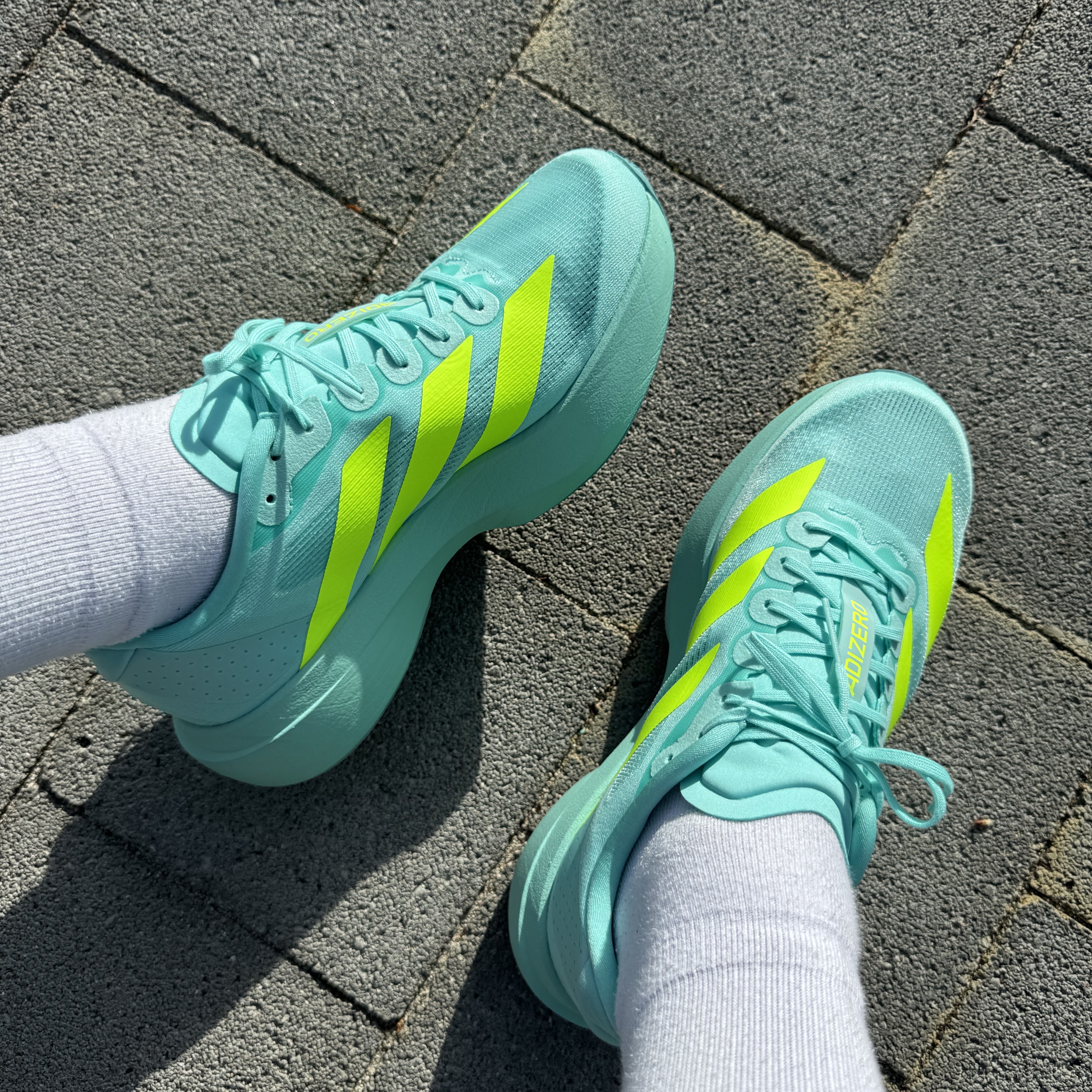Adidas Adizero EVO SL Flash Aqua Lucid Lemon 착용 스타일 - 2