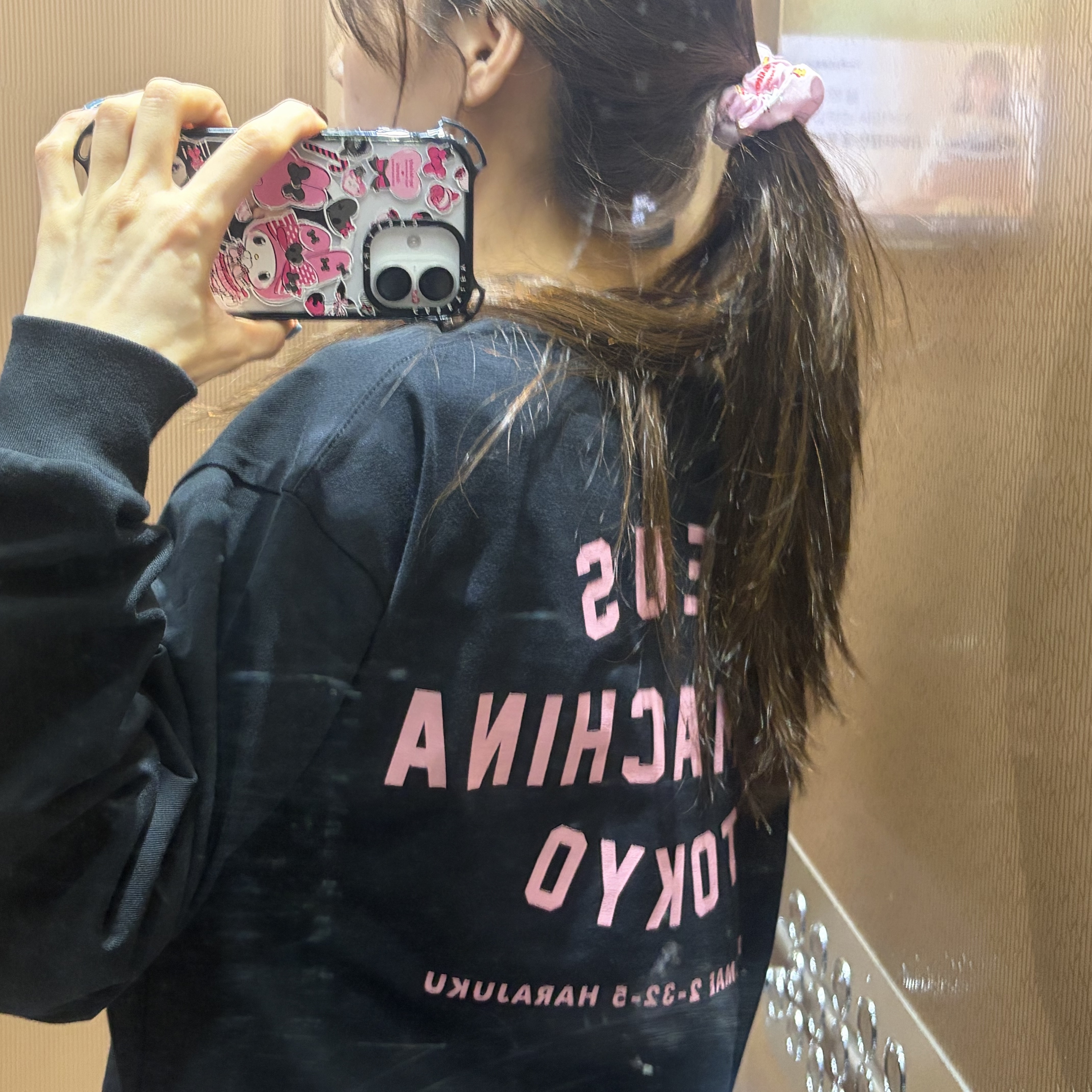 Deus Ex Machina Tokyo College Address T-Shirt Black, Deus Ex Machina Tokyo College Address Zip Hoodie Black 착용 스타일 - 2