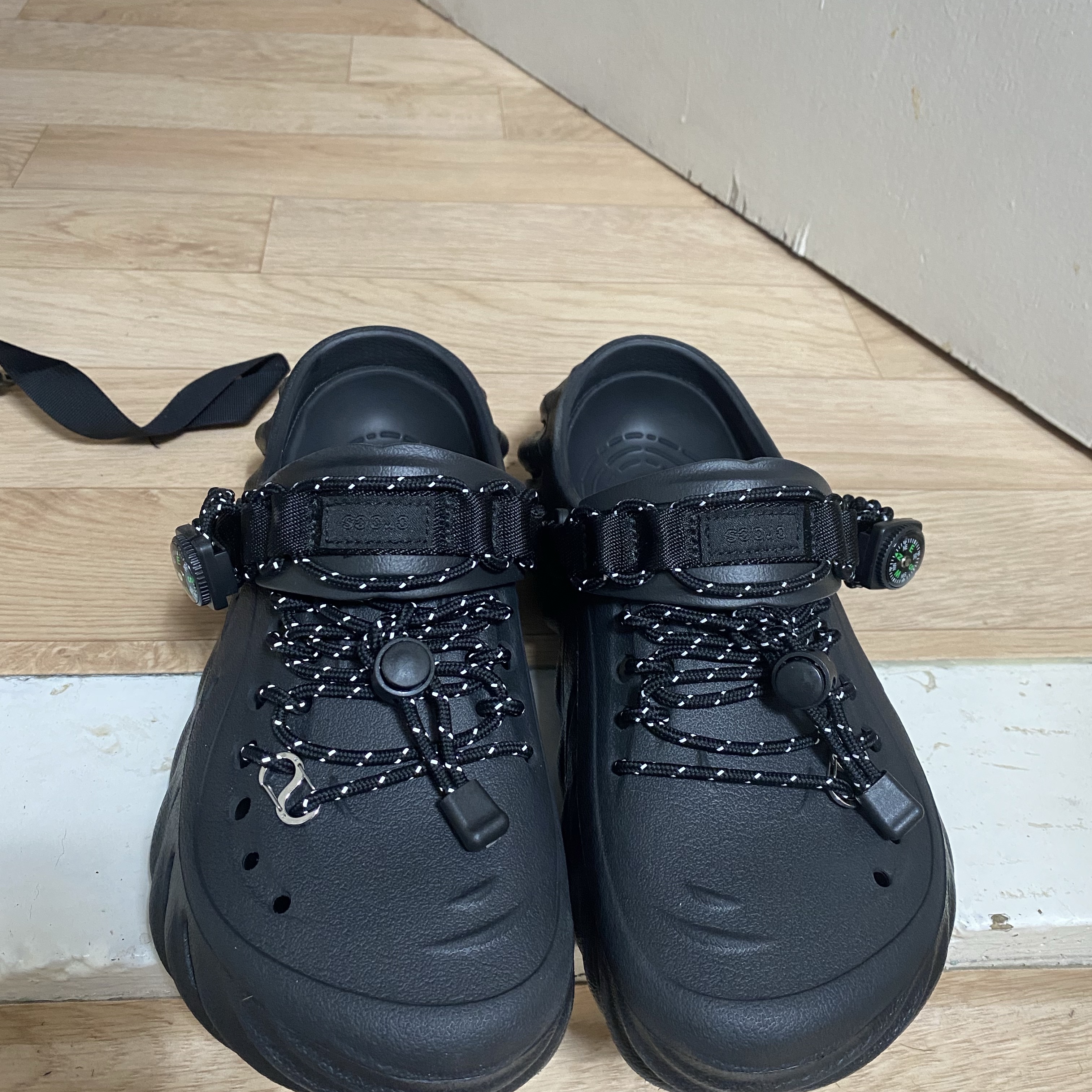 Crocs Echo Clog Black 착용 스타일
