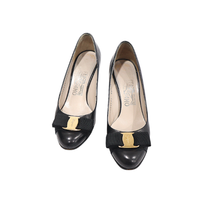 페라가모 01B788 블랙 카프스킨 금장 바라 CARLA 70 펌프스 여성 구두 4.5D(Ferragamo Carla 70 Black Calfskin Gold Detail Pumps 4.5D)