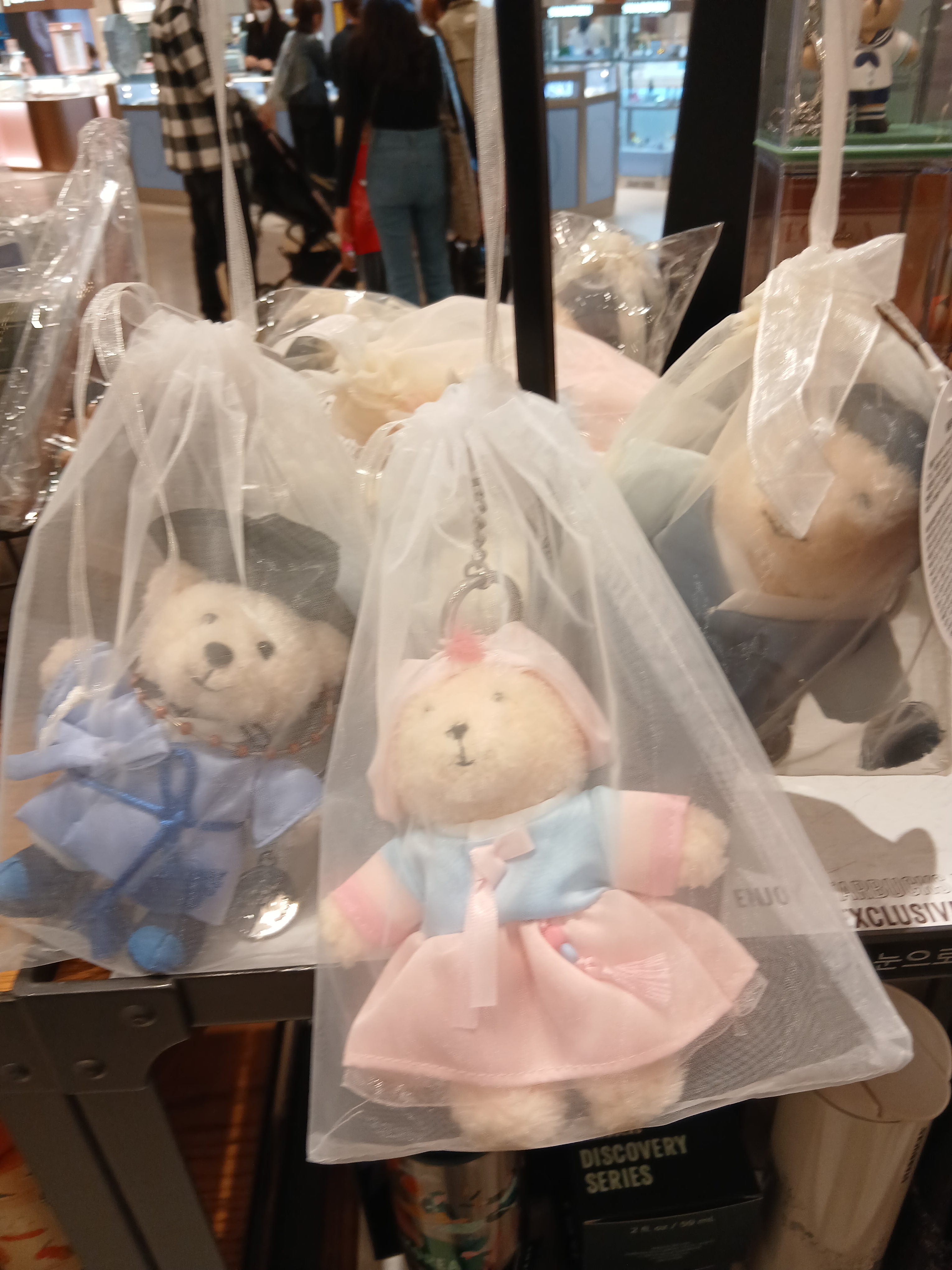 Starbucks Annyeong Jeju Bearista Keychain, Starbucks Annyeong Gangwon Bearista Keychain 착용 스타일 - 2