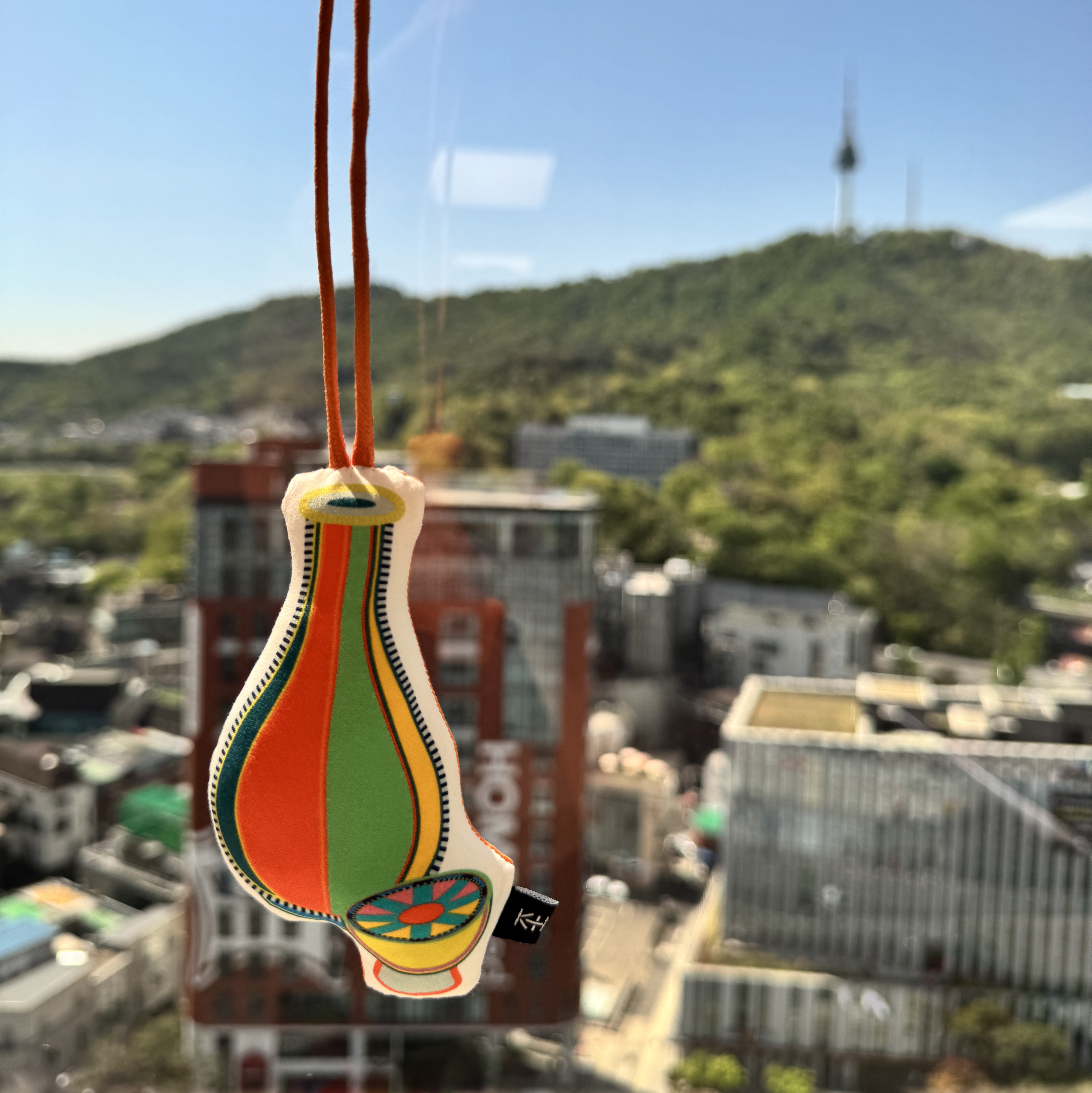 K-Heritage 2026 K-Royal Culture Festival Palace Soft Fabric Keychain Traditional Wine Ewer and Cup 착용 스타일