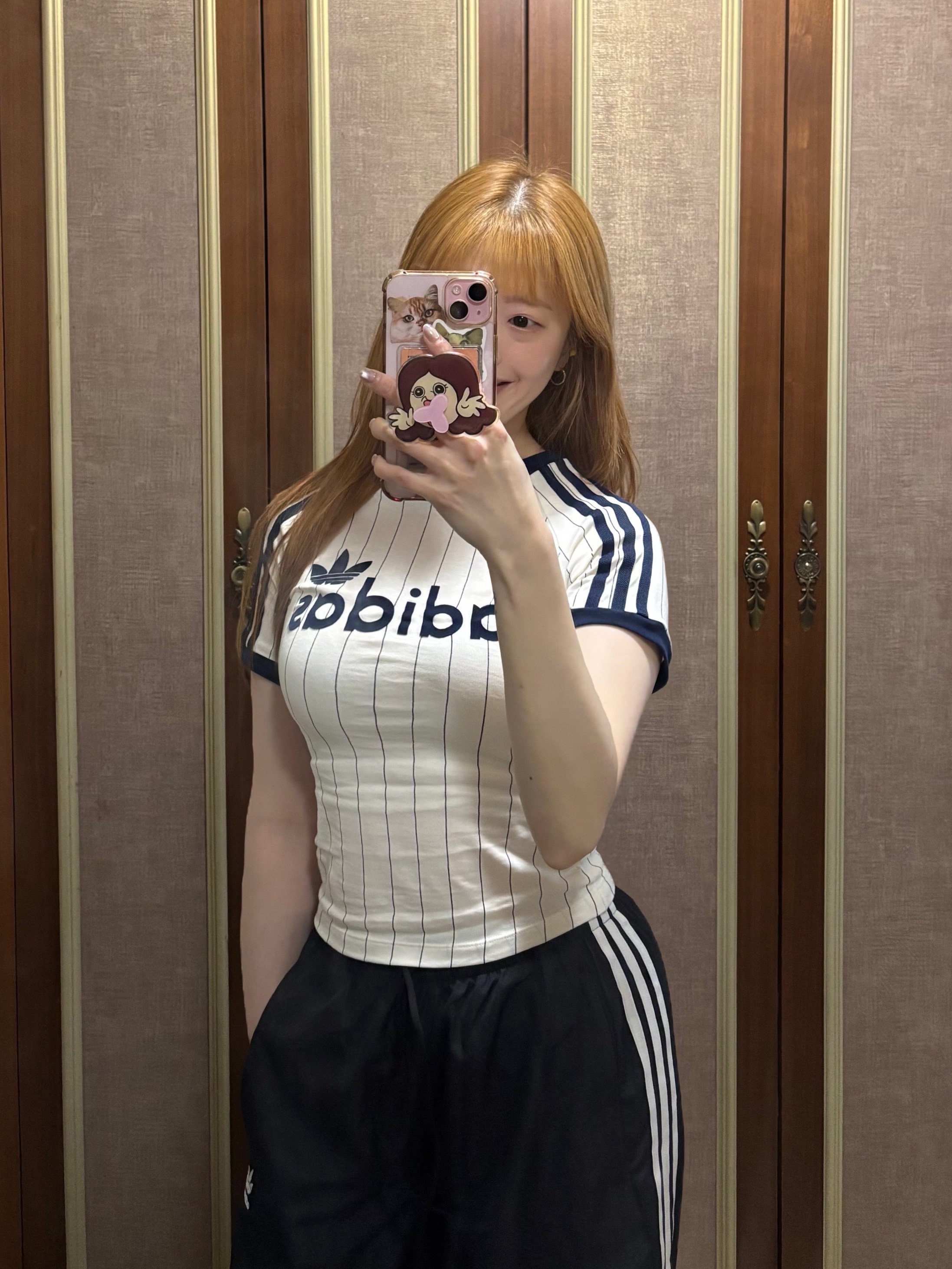 (W) Adidas Linear Cali Graphic T-Shirt Off White Night Indigo - KR Sizing, (W) Adidas Adilenium Season 3 Oversized Track Pants Black - KR Sizing 착용 스타일 - 3