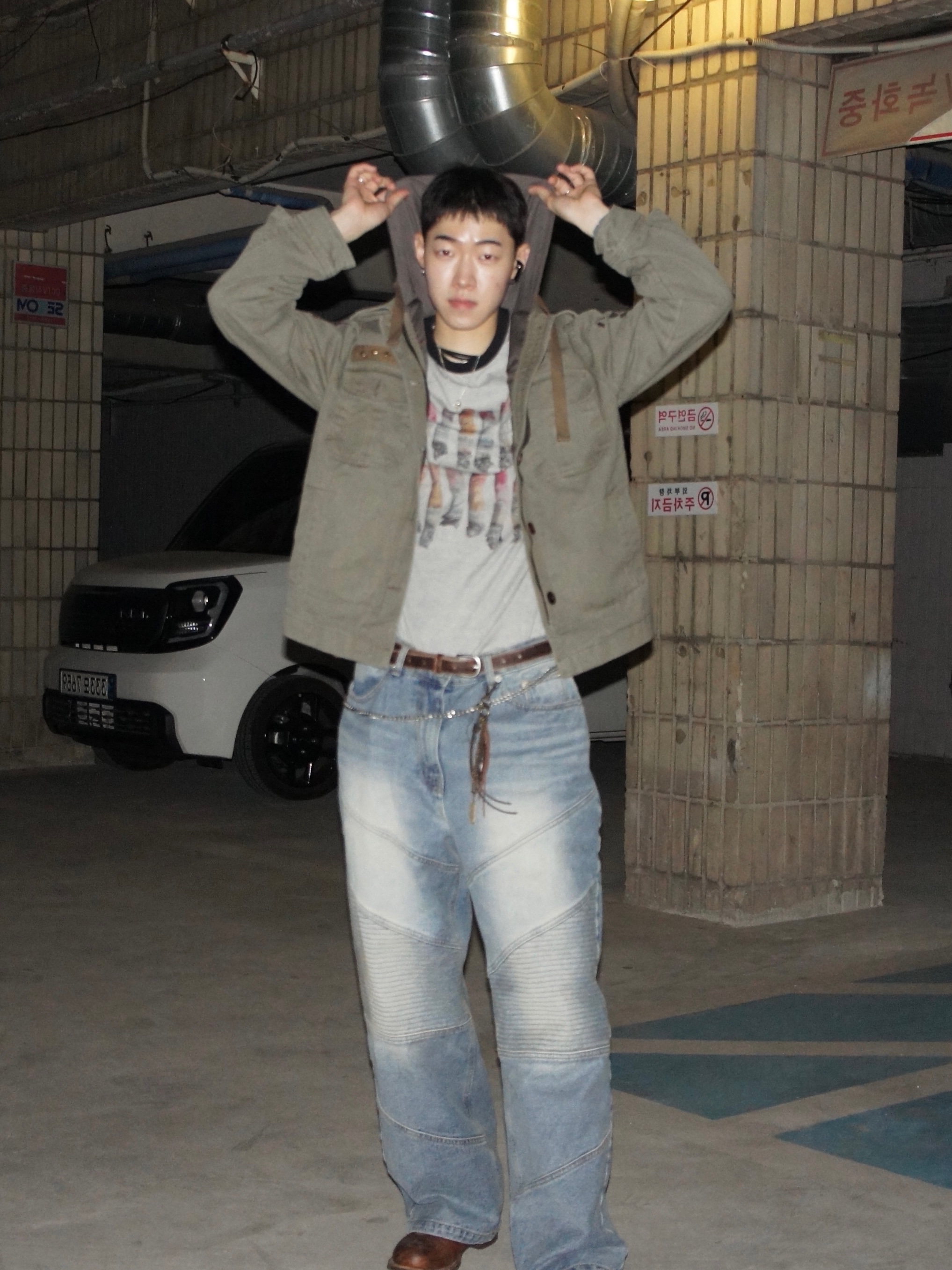Blue Sunflower Vintage Washed Hooded Jacket, Aakam Washed Zipper Slit Denim Pants Sky Blue 착용 스타일 - 3