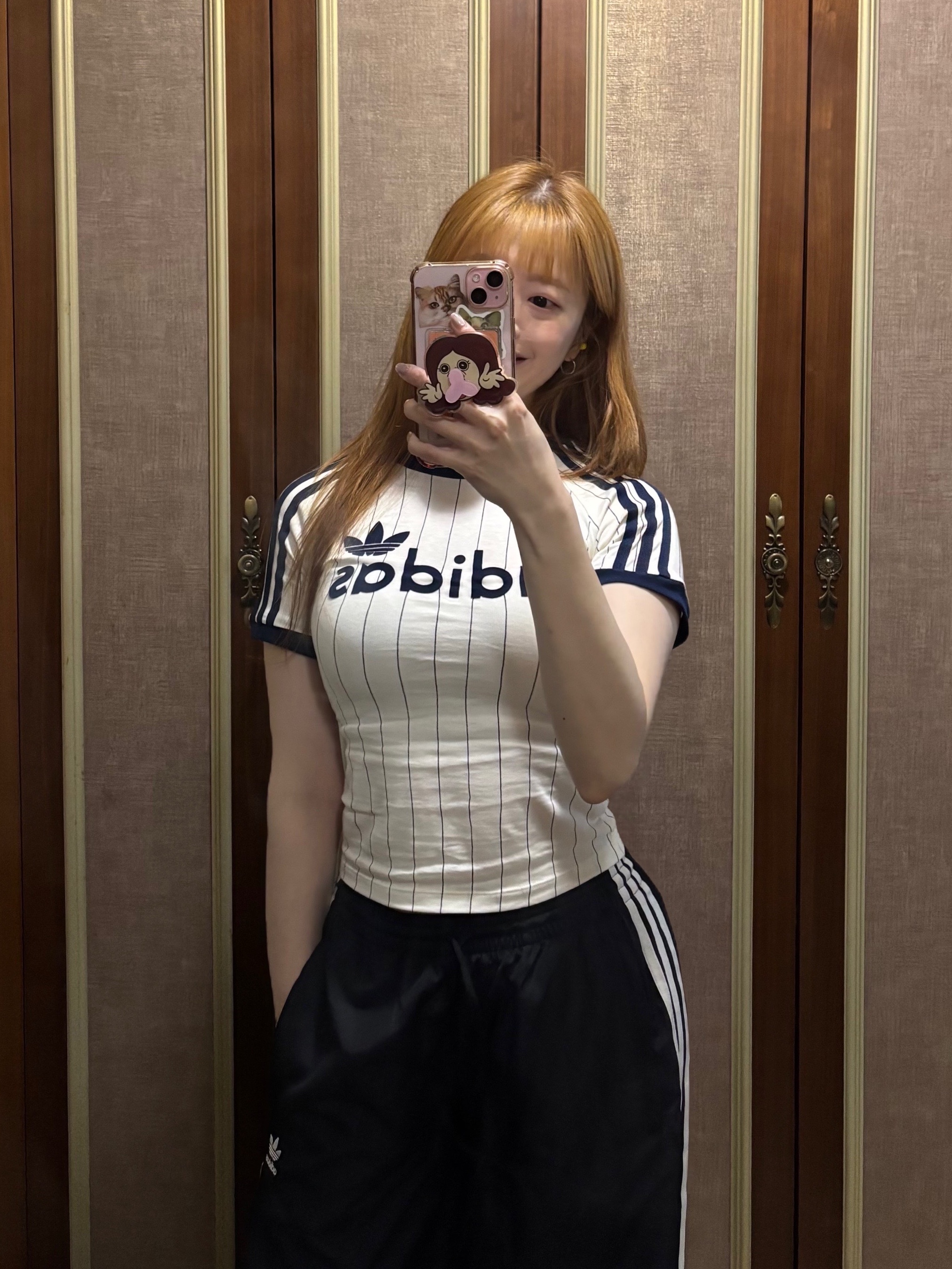 (W) Adidas Linear Cali Graphic T-Shirt Off White Night Indigo - KR Sizing, (W) Adidas Adilenium Season 3 Oversized Track Pants Black - KR Sizing 착용 스타일 - 6