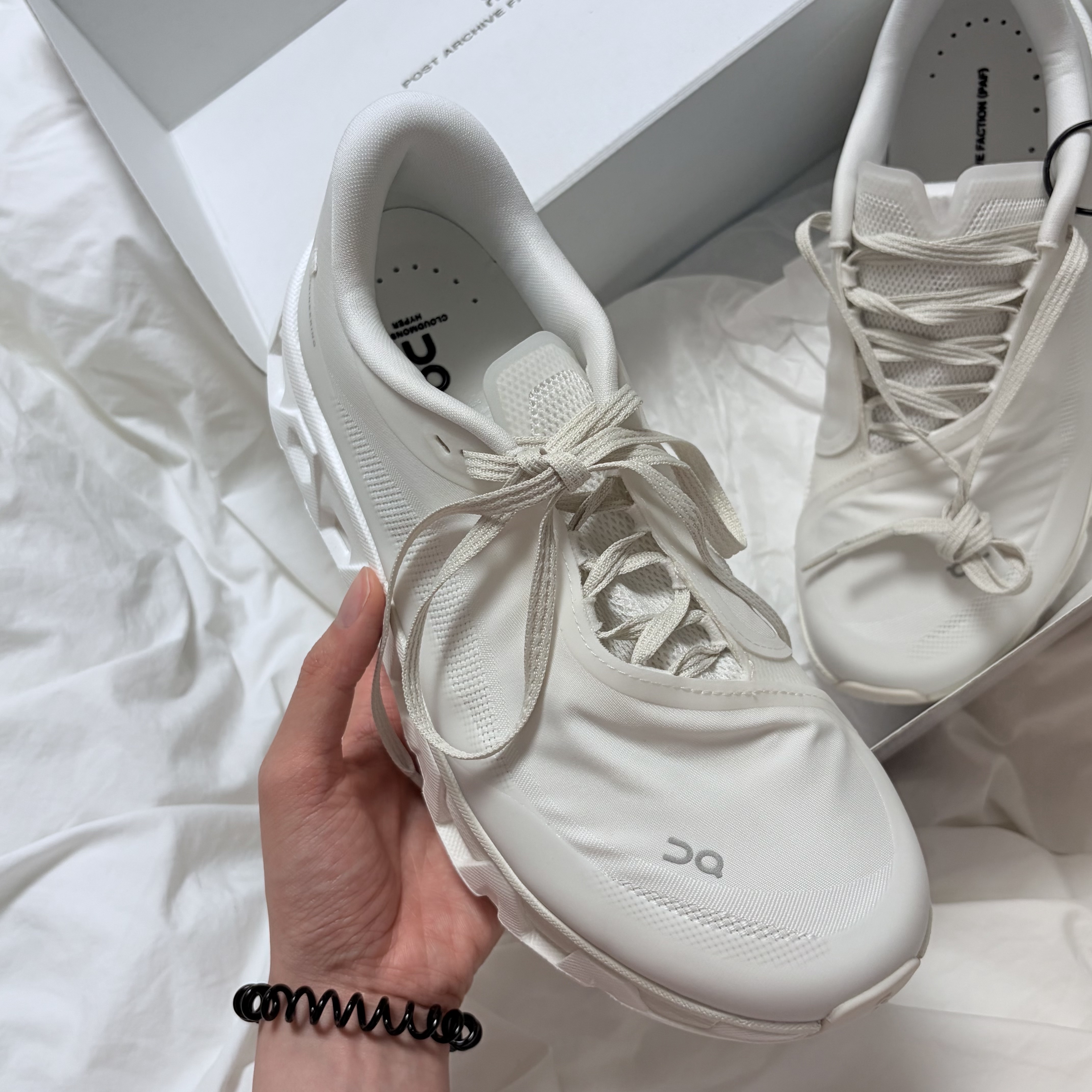 (W) On Running x Post Archive Faction (Paf) Cloudmonster Hyper White 착용 스타일