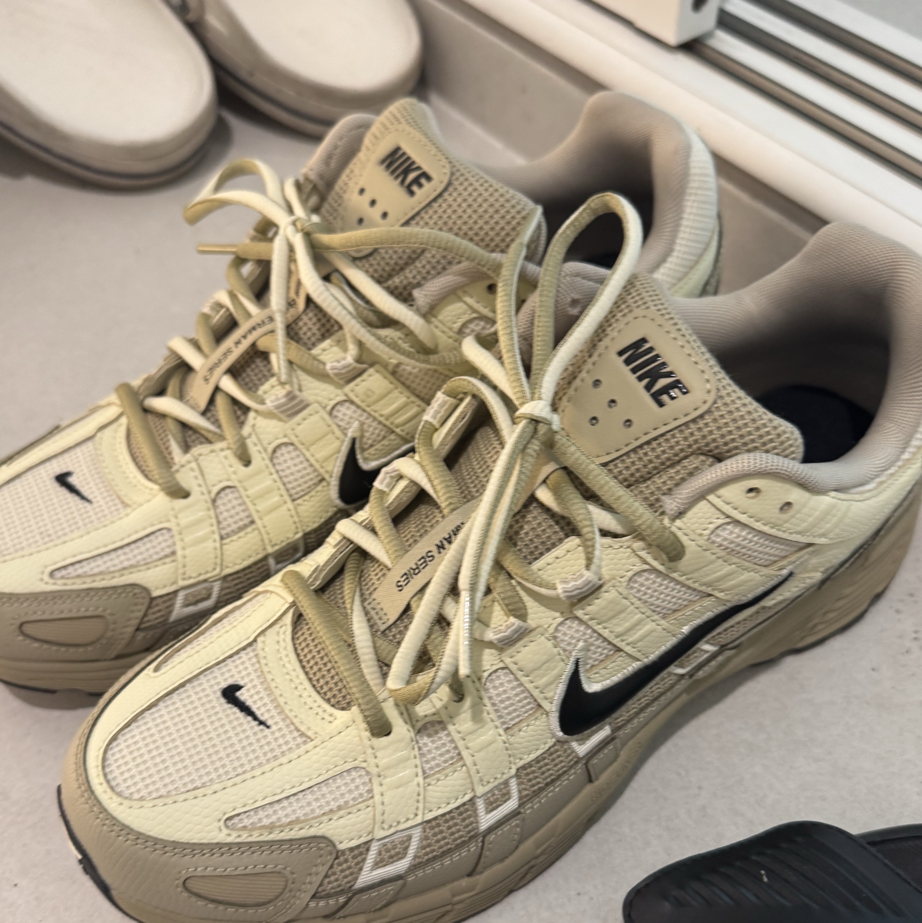 Nike P-6000 Coconut Milk Beach 착용 스타일