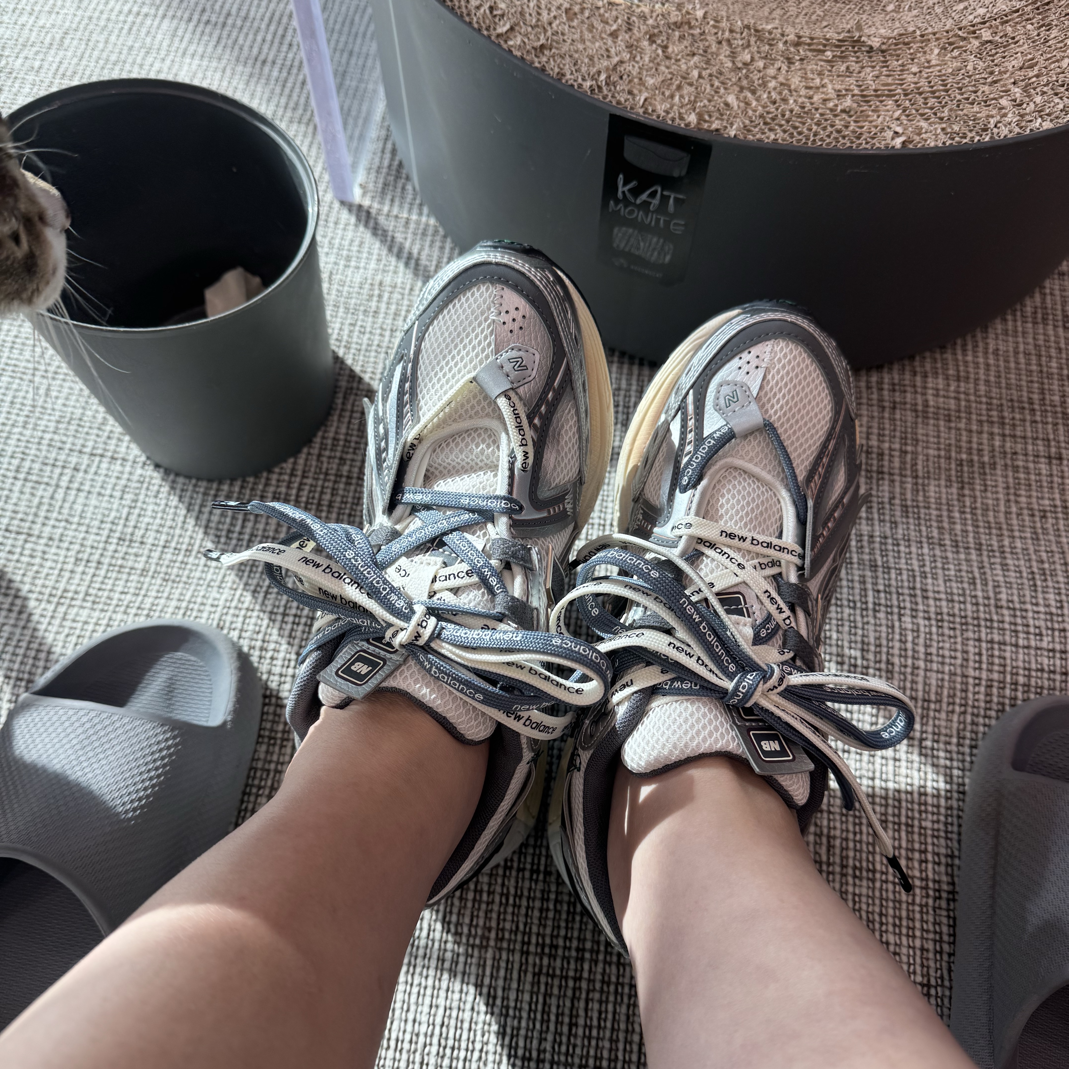 New Balance 1906A Silver Metallic Castlerock 착용 스타일