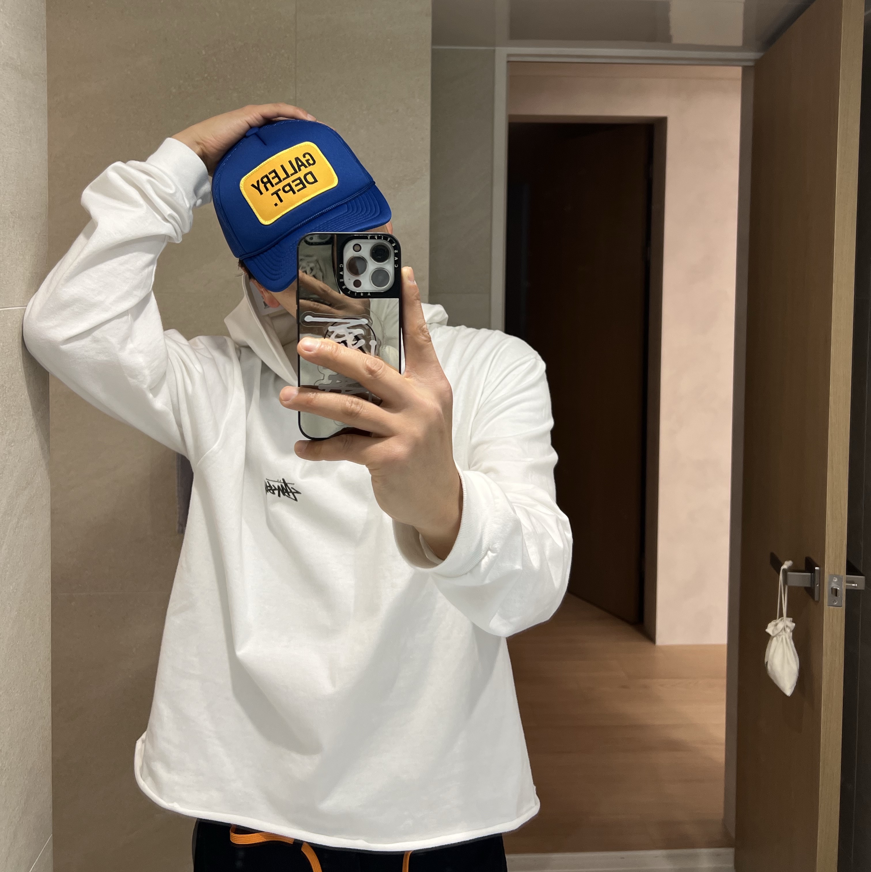 Gallery Dept. Souvenir Trucker Royal 착용 스타일