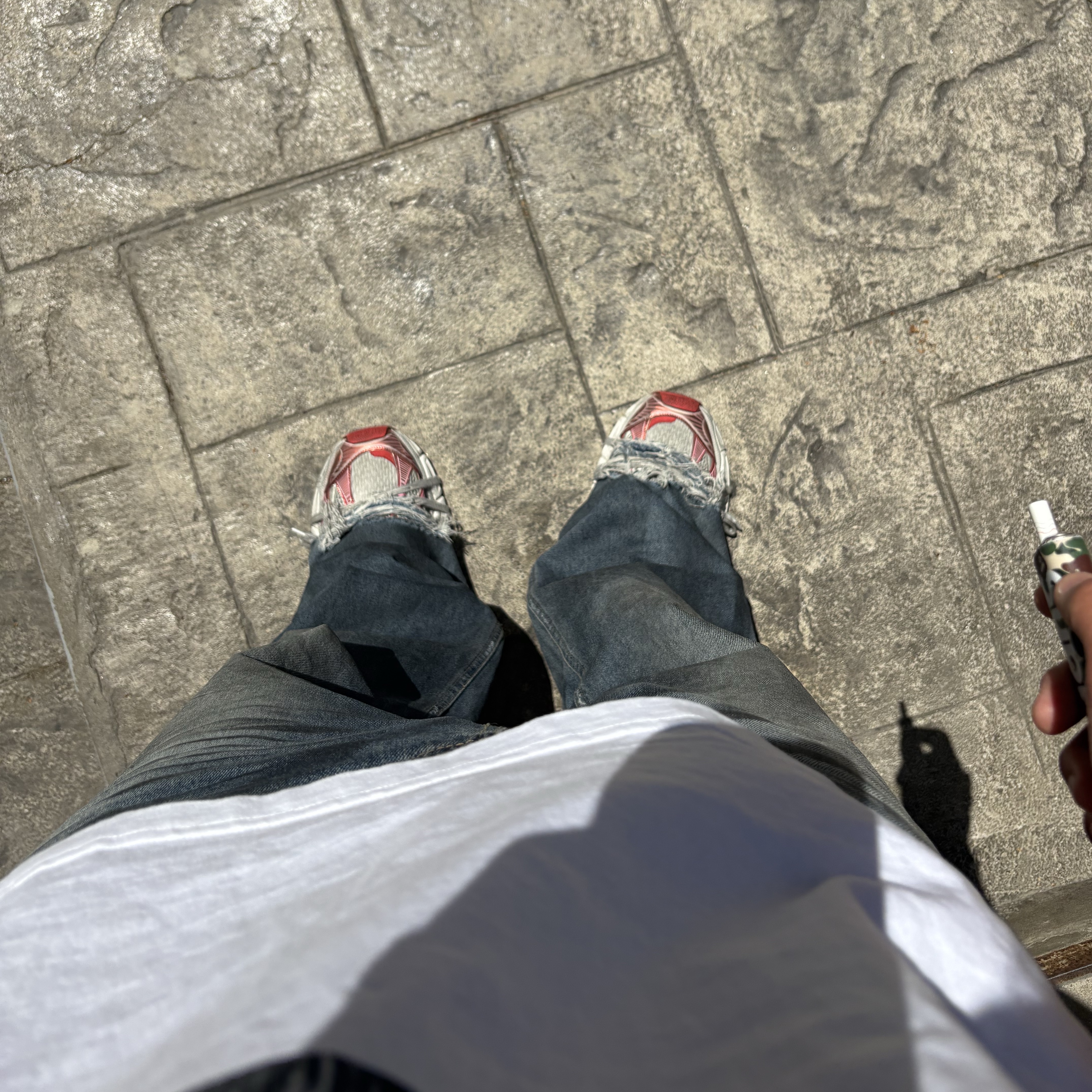 Balenciaga 3XL Sneakers White Red 착용 스타일