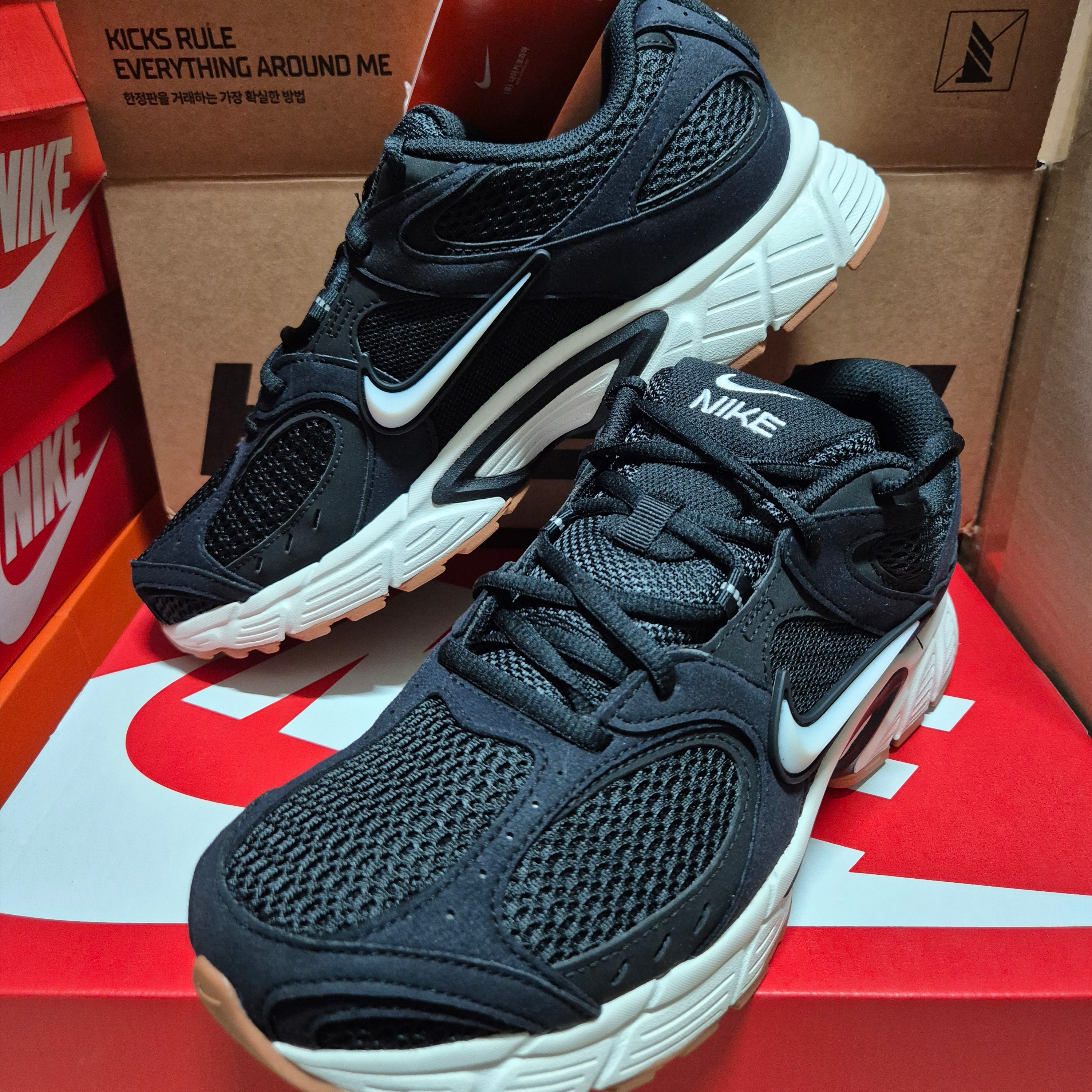Nike V5 RNR Black Gum Medium Brown 착용 스타일