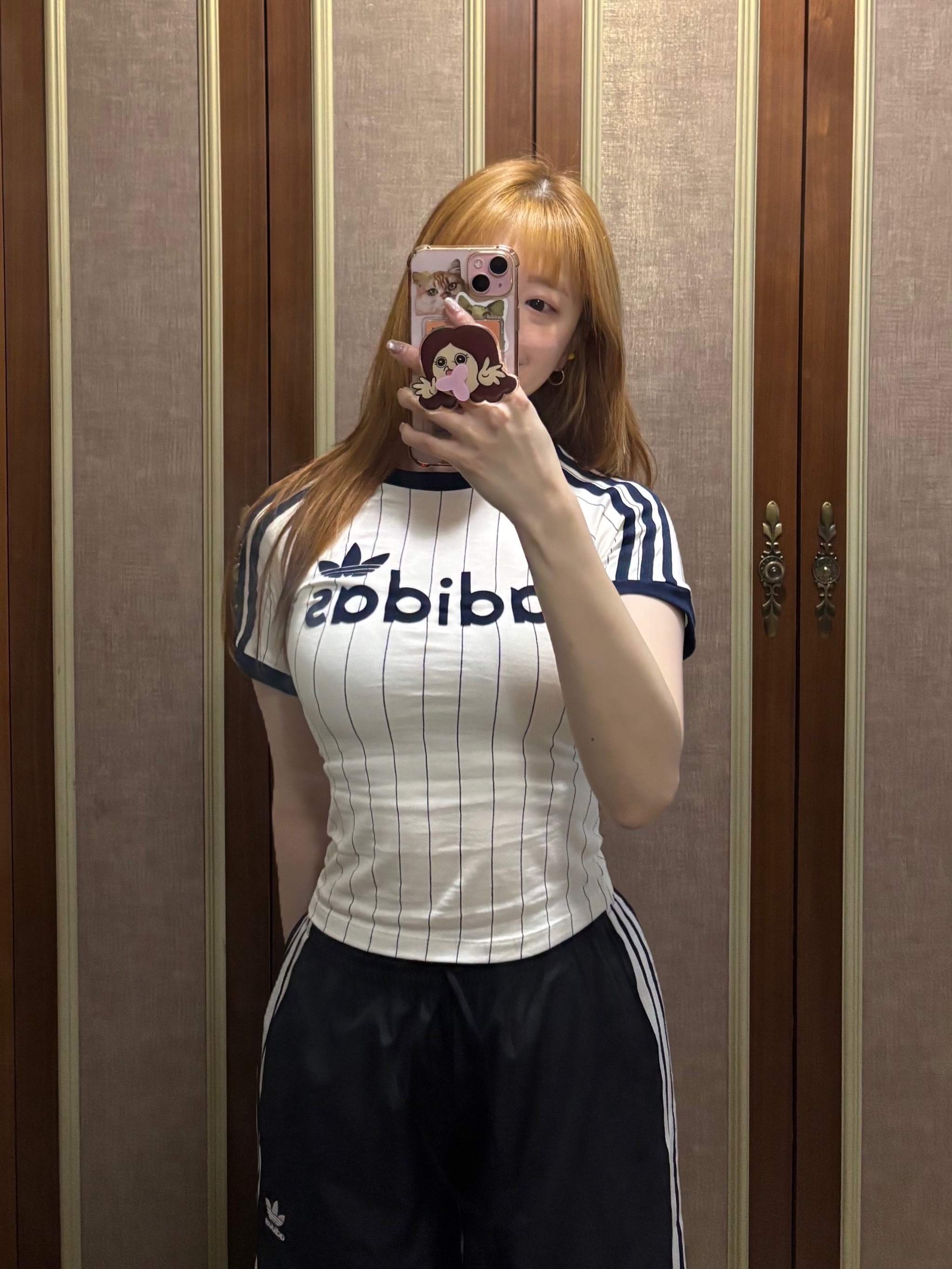 (W) Adidas Linear Cali Graphic T-Shirt Off White Night Indigo - KR Sizing, (W) Adidas Adilenium Season 3 Oversized Track Pants Black - KR Sizing 착용 스타일 - 1