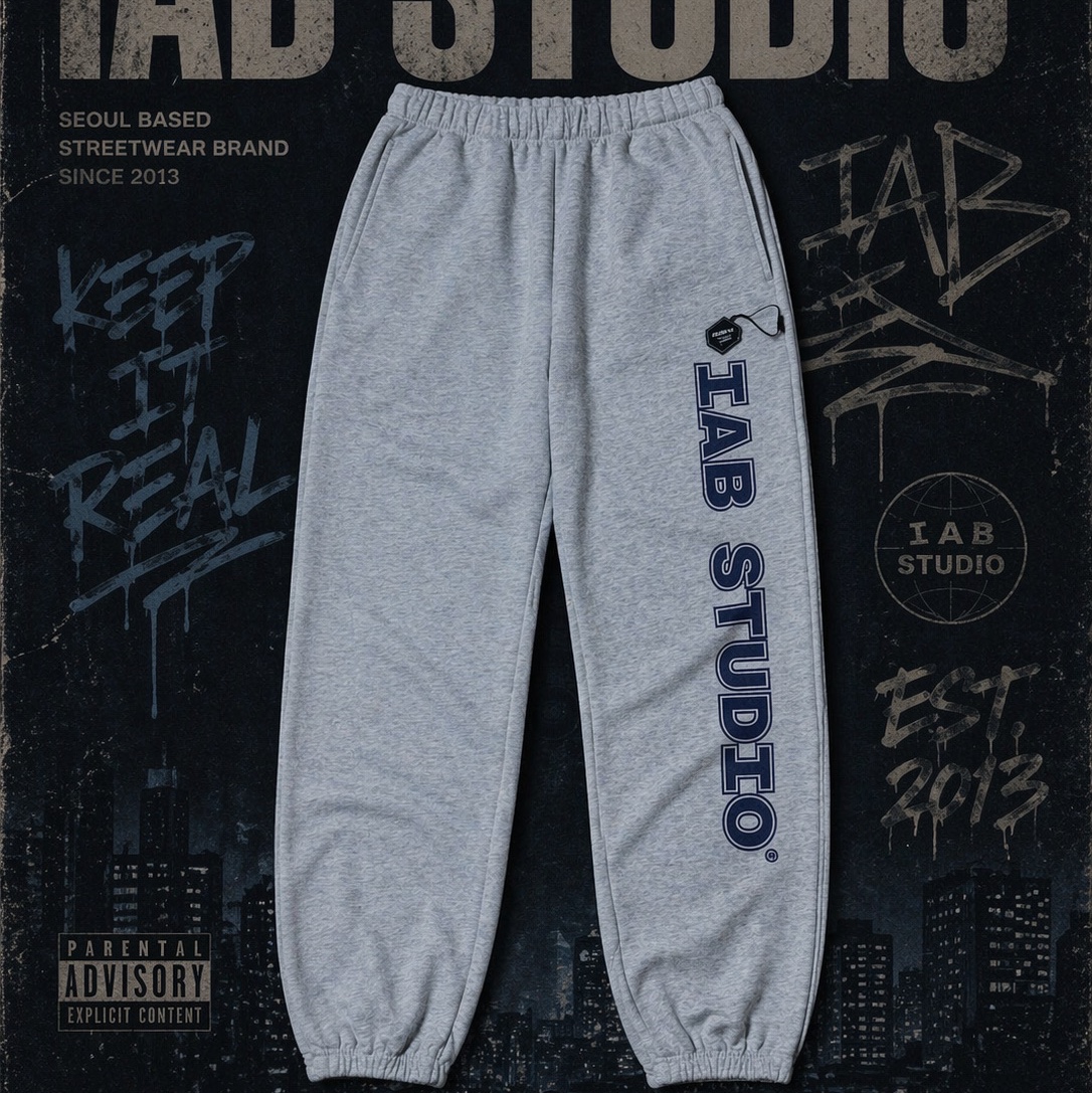 IAB Studio IAB Straight Logo Sweatpants Light Gray 착용 스타일