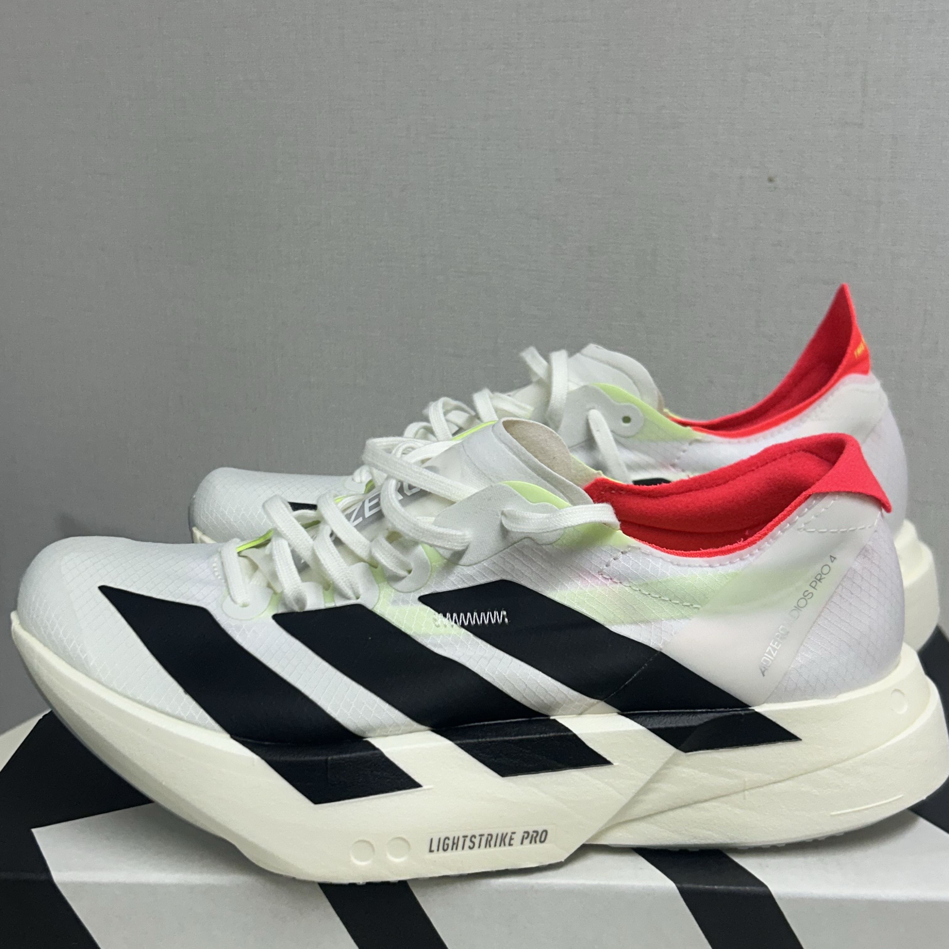 (W) Adidas Adizero Adios Pro 4 Cloud White Core Black 착용 스타일