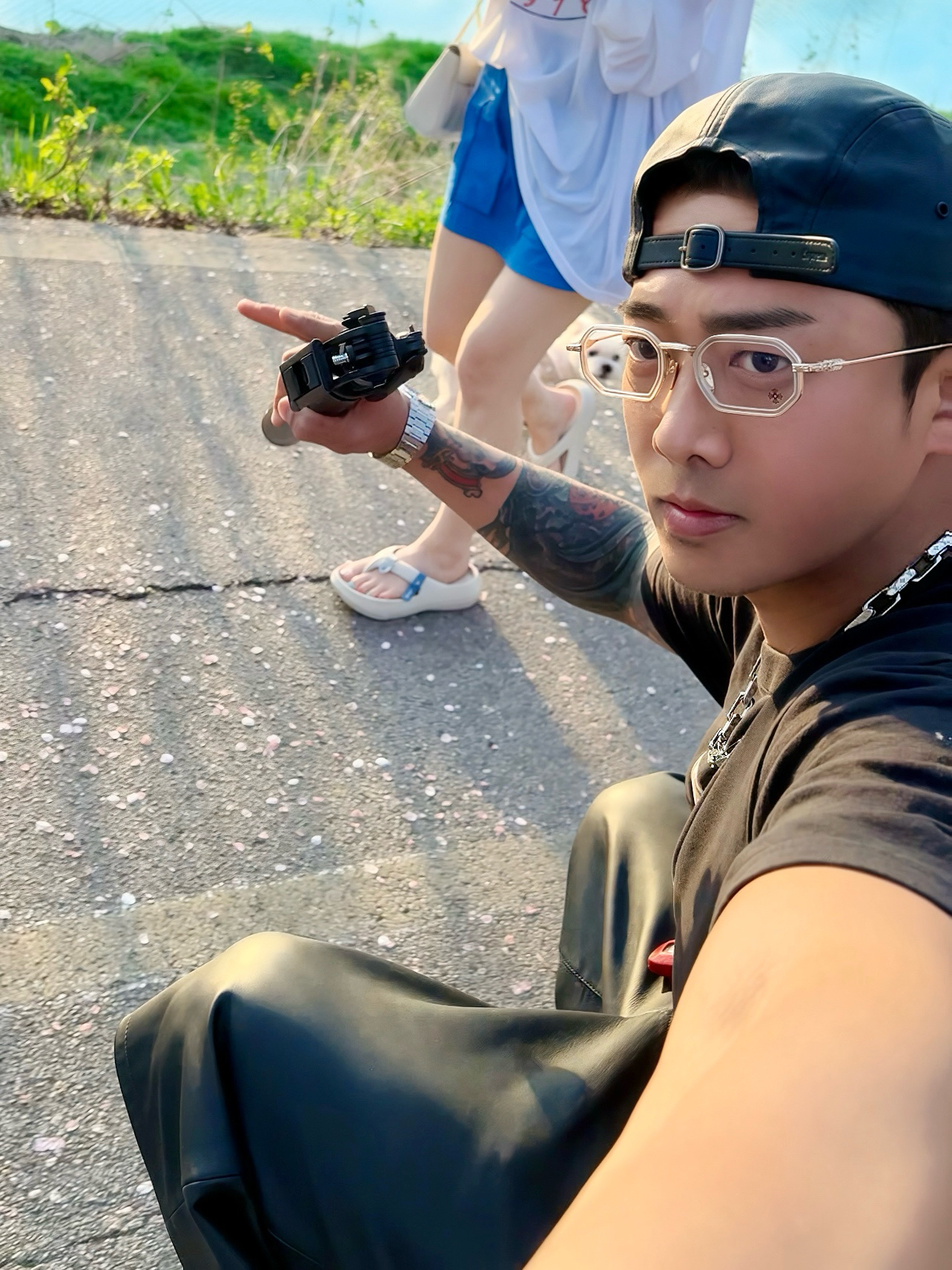 Supreme Leather Camp Cap Black - 21SS, Supreme x Burberry Box Logo T-Shirt Black - 22SS 착용 스타일
