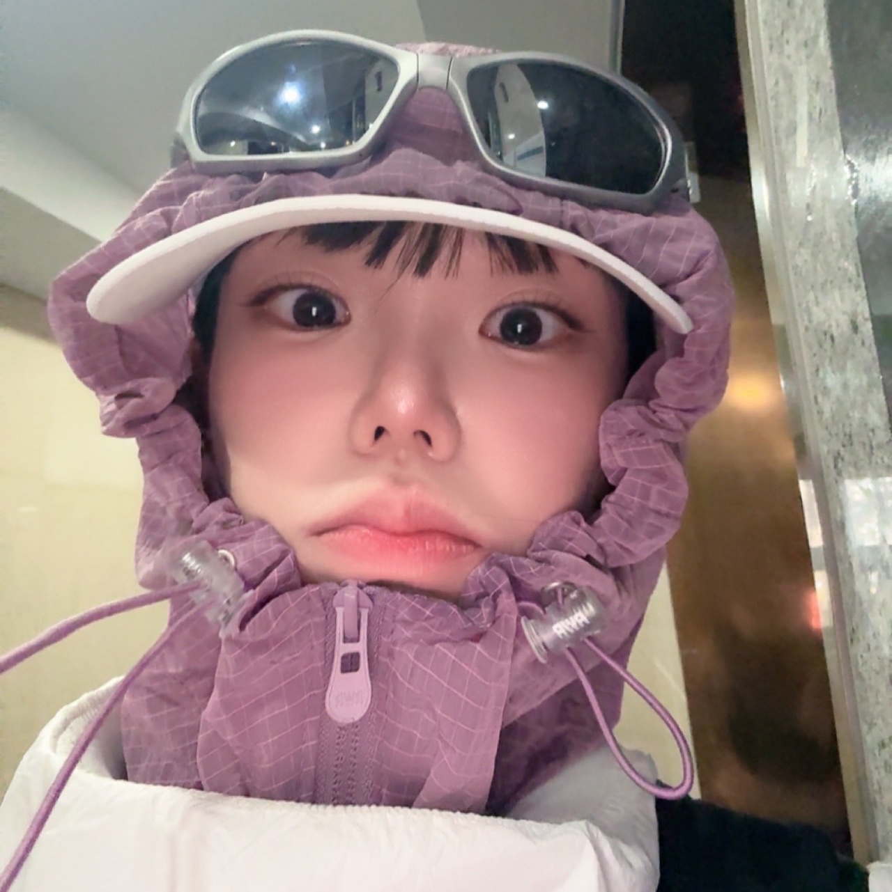 [KREAM 단독] runwhither Windbreaker MTM White, [KREAM 단독] runwhither Windbreaker Jacket V2 Purple 착용 스타일 - 3