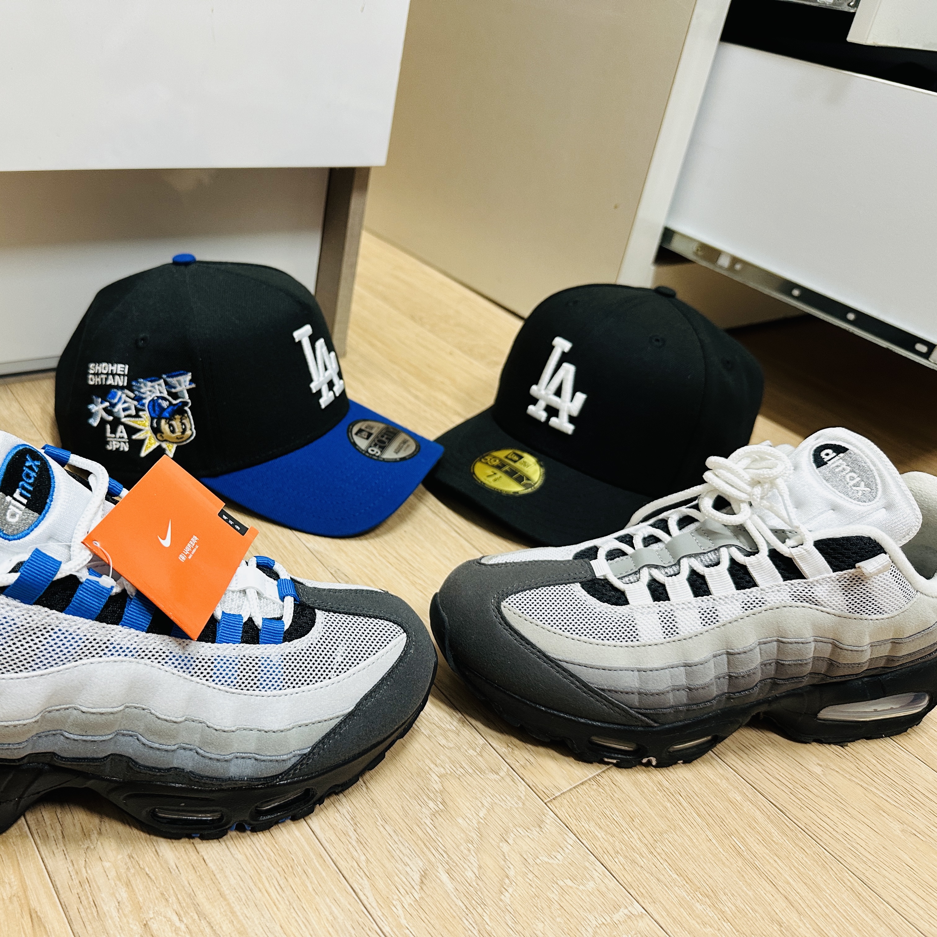 Nike Air Max 95 OG Cool Grey and Blue Spark, Nike Air Max 95 OG Black White 착용 스타일