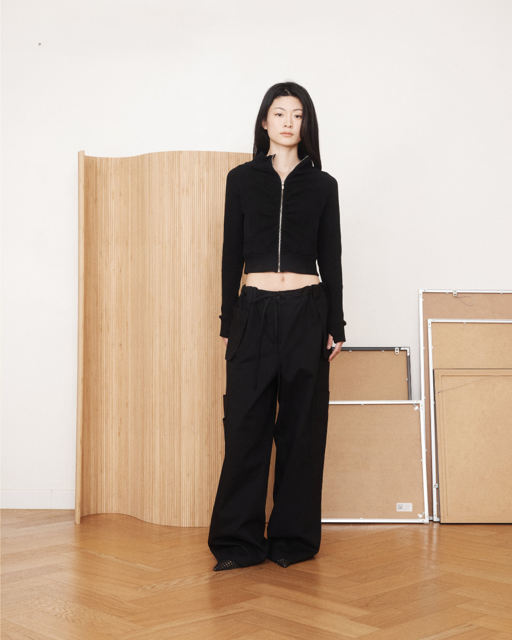 미와이후 셔링 크롭 립 집업 블랙(Miyhoo Sirring Crop Rib Zip-Up Black) - 3