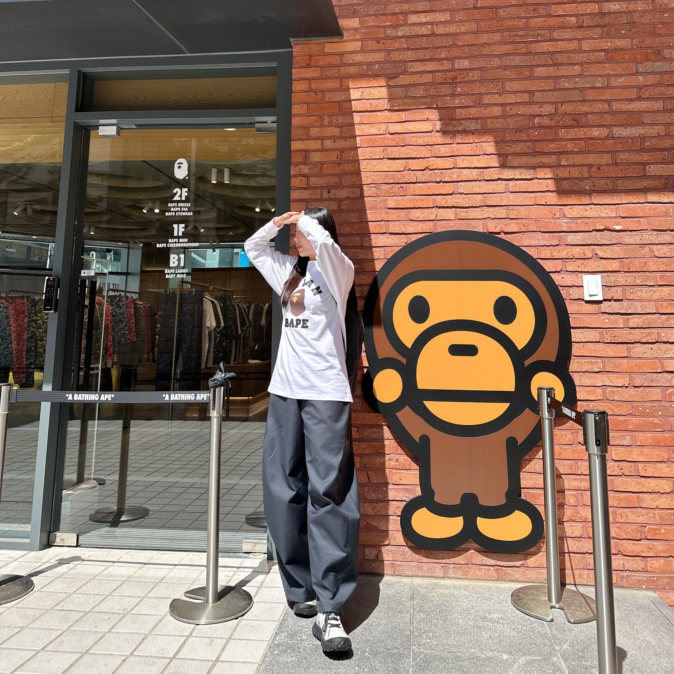 (W) Norda 001/A Cinder, BAPE College L/S T-Shirt White 착용 스타일
