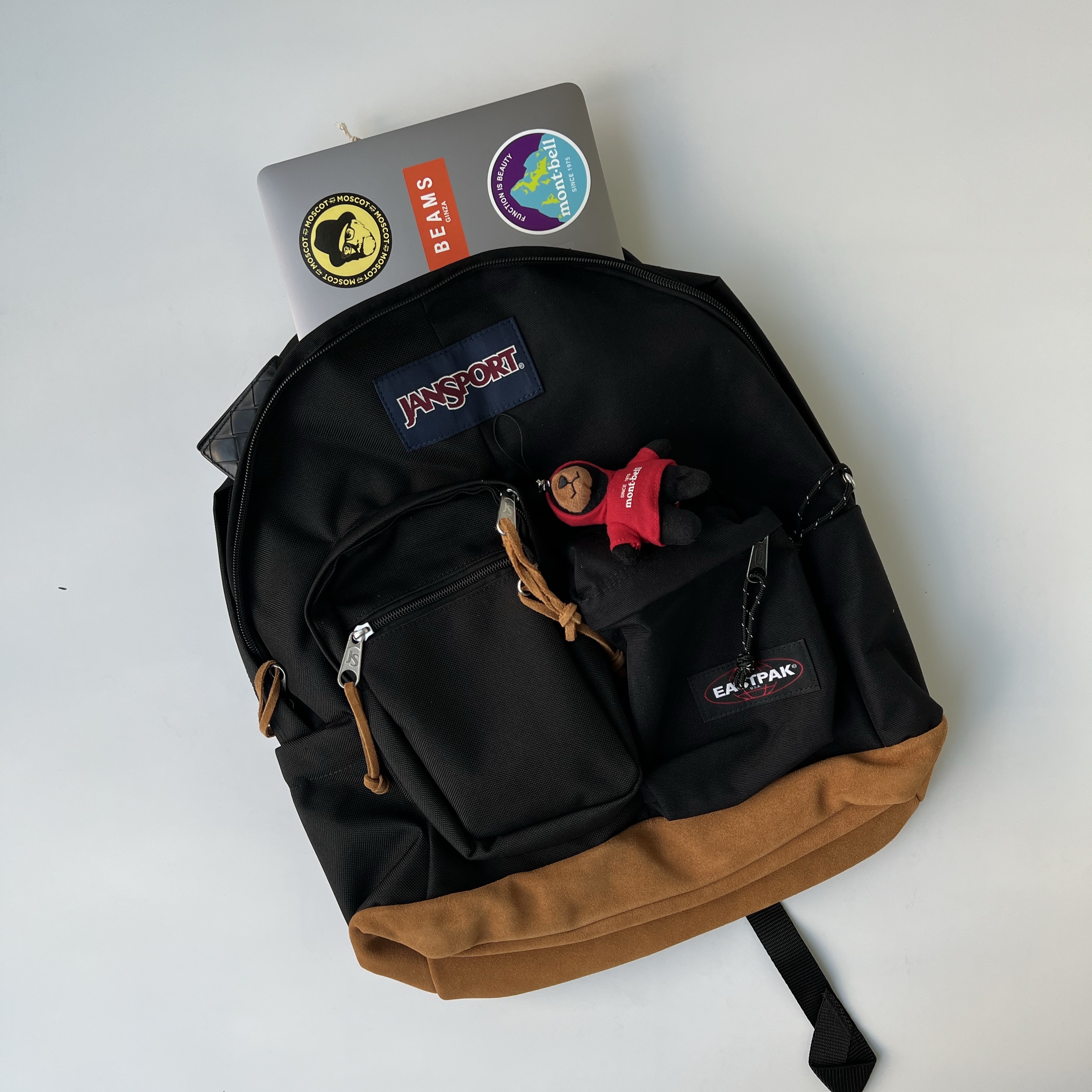 Jansport x Eastpak Hybrid Pack Backpack Black Black, Jansport x Eastpak Hybrid Pack Backpack Green Navy 착용 스타일 - 1