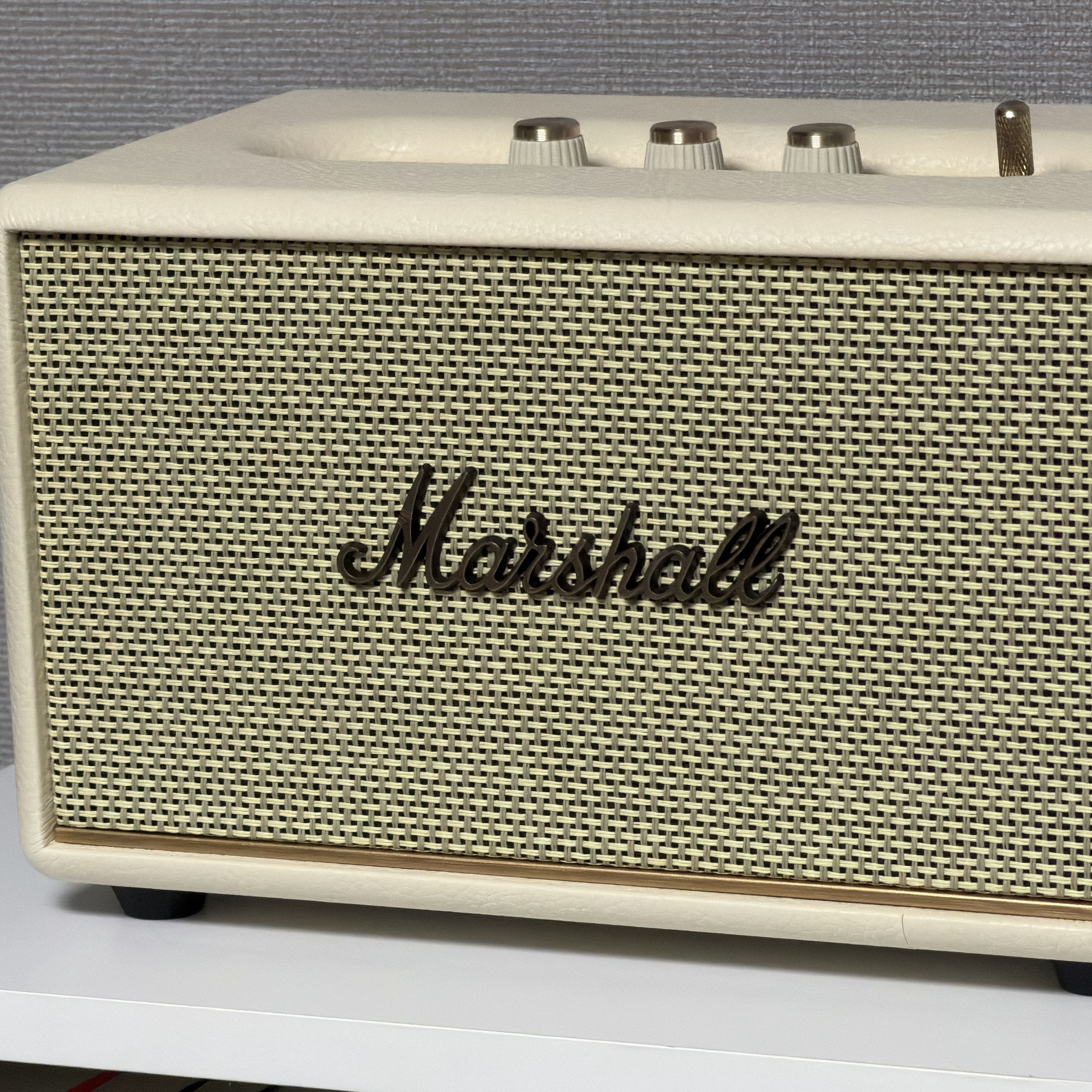 Marshall Acton III Bluetooth Cream (Korean Ver.) 착용 스타일