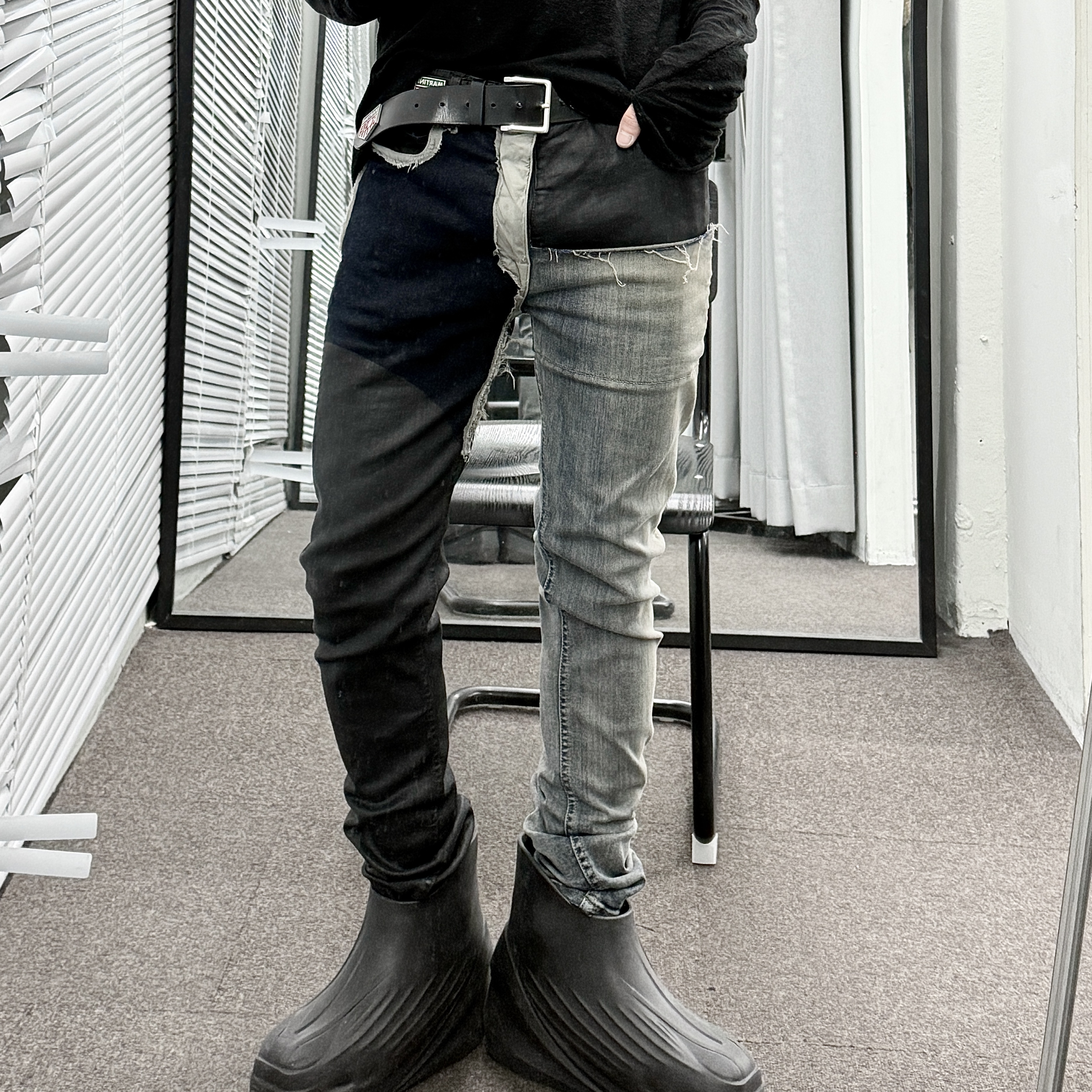 Rick Owens Porterville Bolan Bootcut in Sky Stretch Denim 착용 스타일 - 2