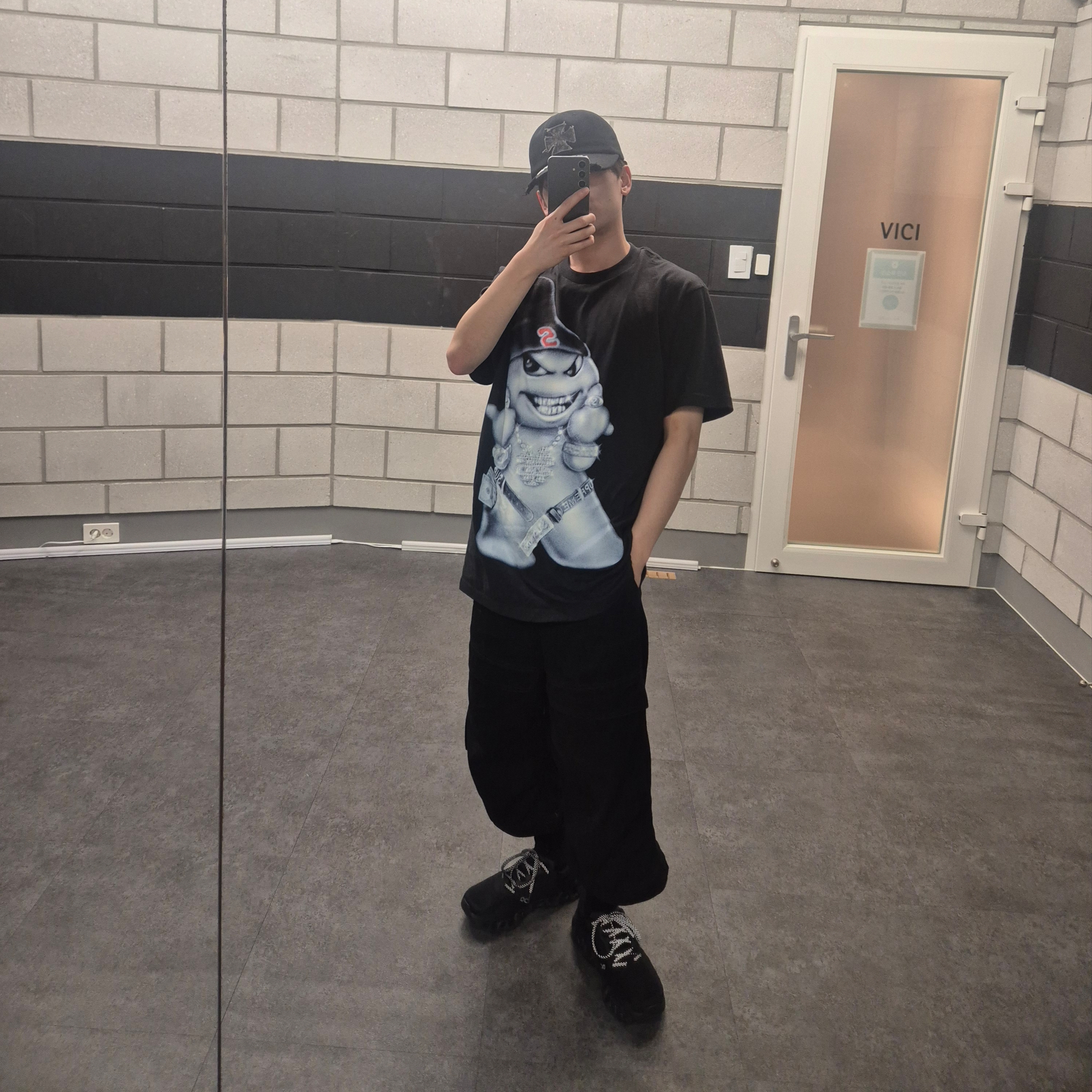 Supreme Snowman T-Shirt Black - 25FW 착용 스타일 - 2