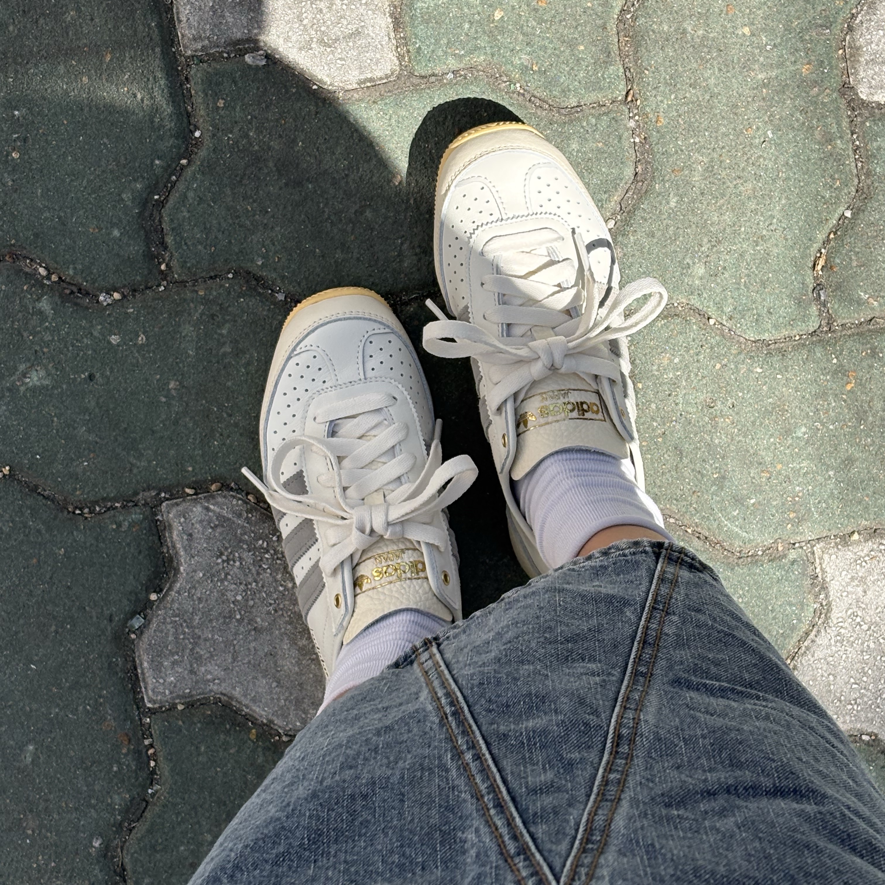 (W) Adidas Japan Decon Off White Silver Pebble 착용 스타일